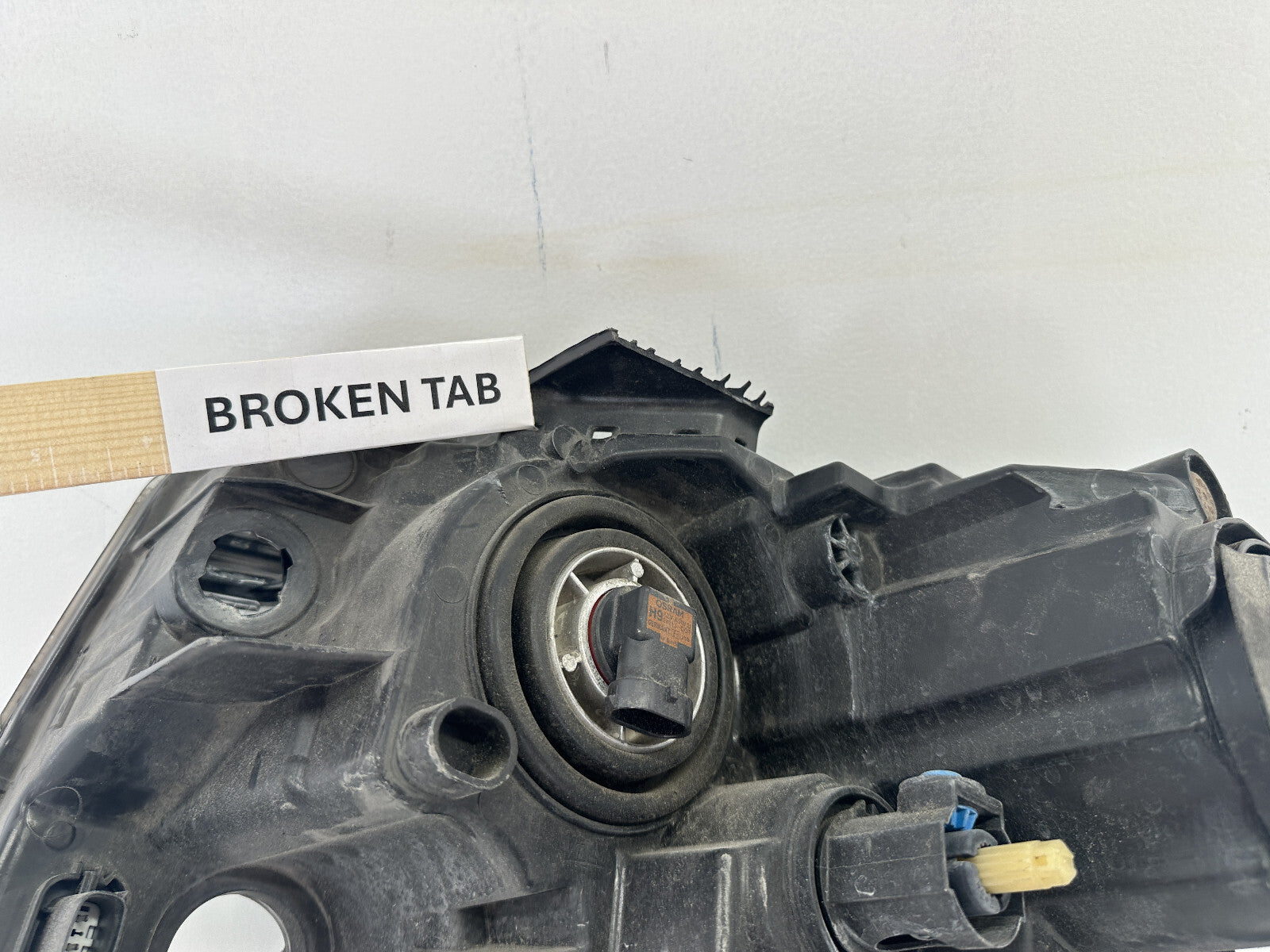 Headlight Damaged Passenger RH 2017 -- 2019 Jeep Grand Cherokee 68289234AD OEM