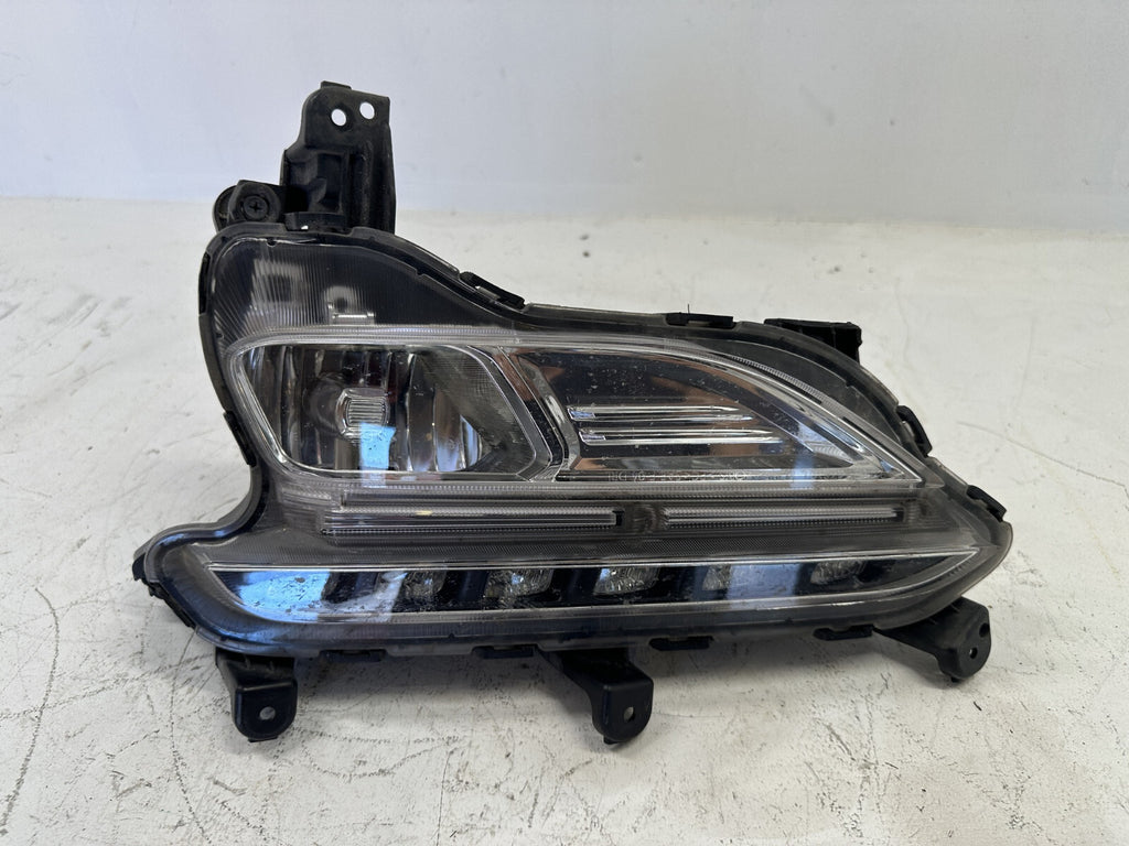 Fog Light Left Driver LH Damaged Hyundai Santa Fe Sport 17 2018 92201-4Z510 OEM