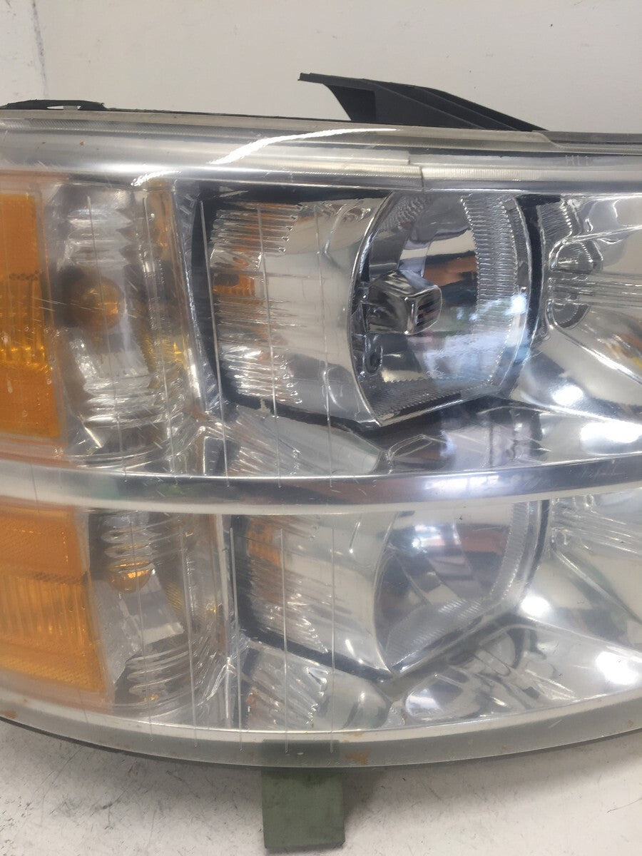Headlight Damaged Rights RH Chevy Silverado 1500 2500 3500 07-13 22853028 OEM2