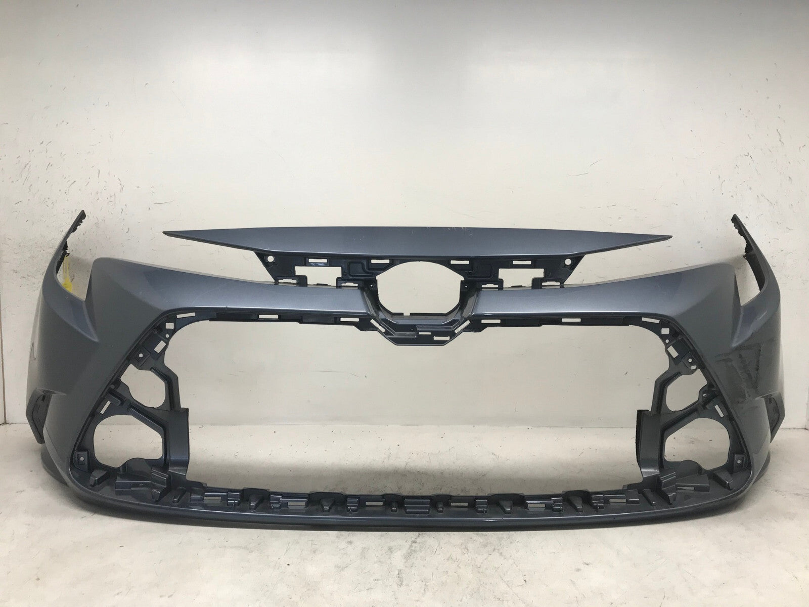 Front Bumper Cover Gray Toyota Corolla Sedan L/LE/XLE/Hyb 20 21 52119-12G00 OEM