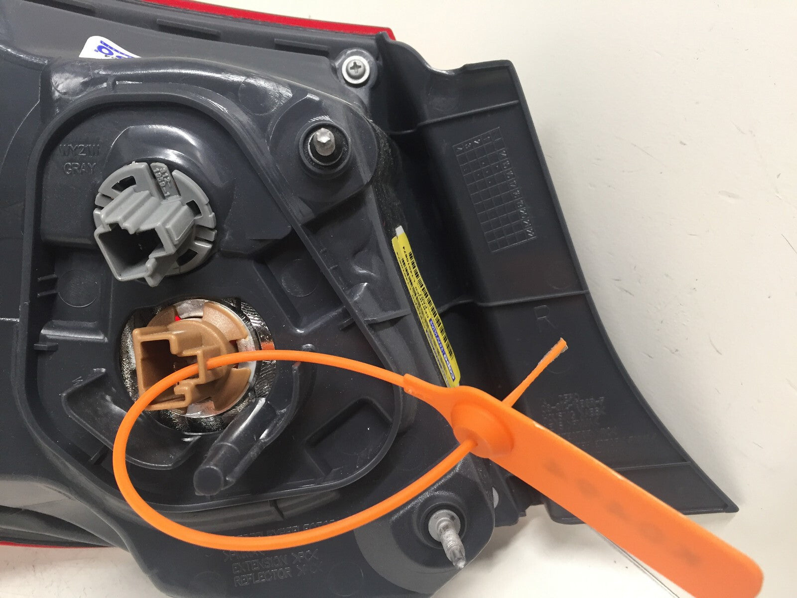 Tail light Damaged Lamp Outer Passenger RH Toyota Corolla Sedan 17-2019 CAPA