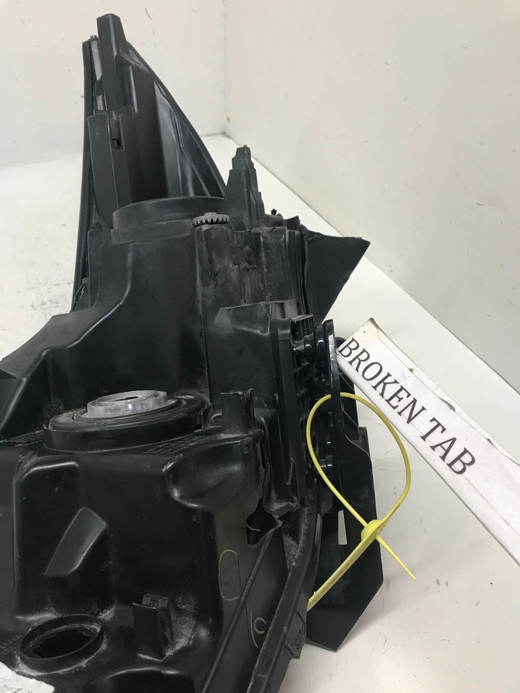 Headlight Damaged Right passenger RH 2016 2017 2018 Nissan Altima 260109HS0A OEM