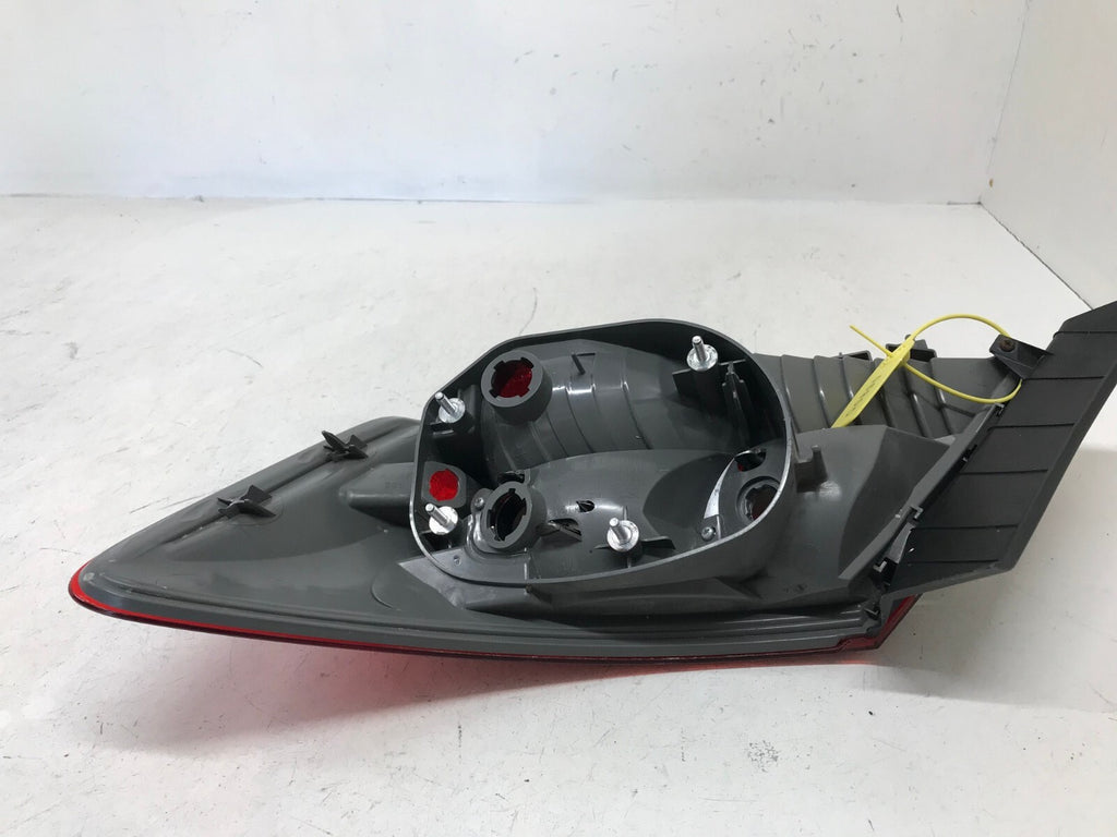 Tail light Damaged LH Driver 06-08 Honda Civic Coupe 33551-SVA-A02 OEM