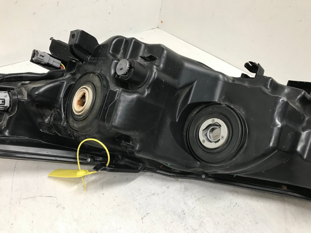 Headlight Damaged RH Passenger 2014 2015 2016 Toyota Highlander 81110-0E250 OEM