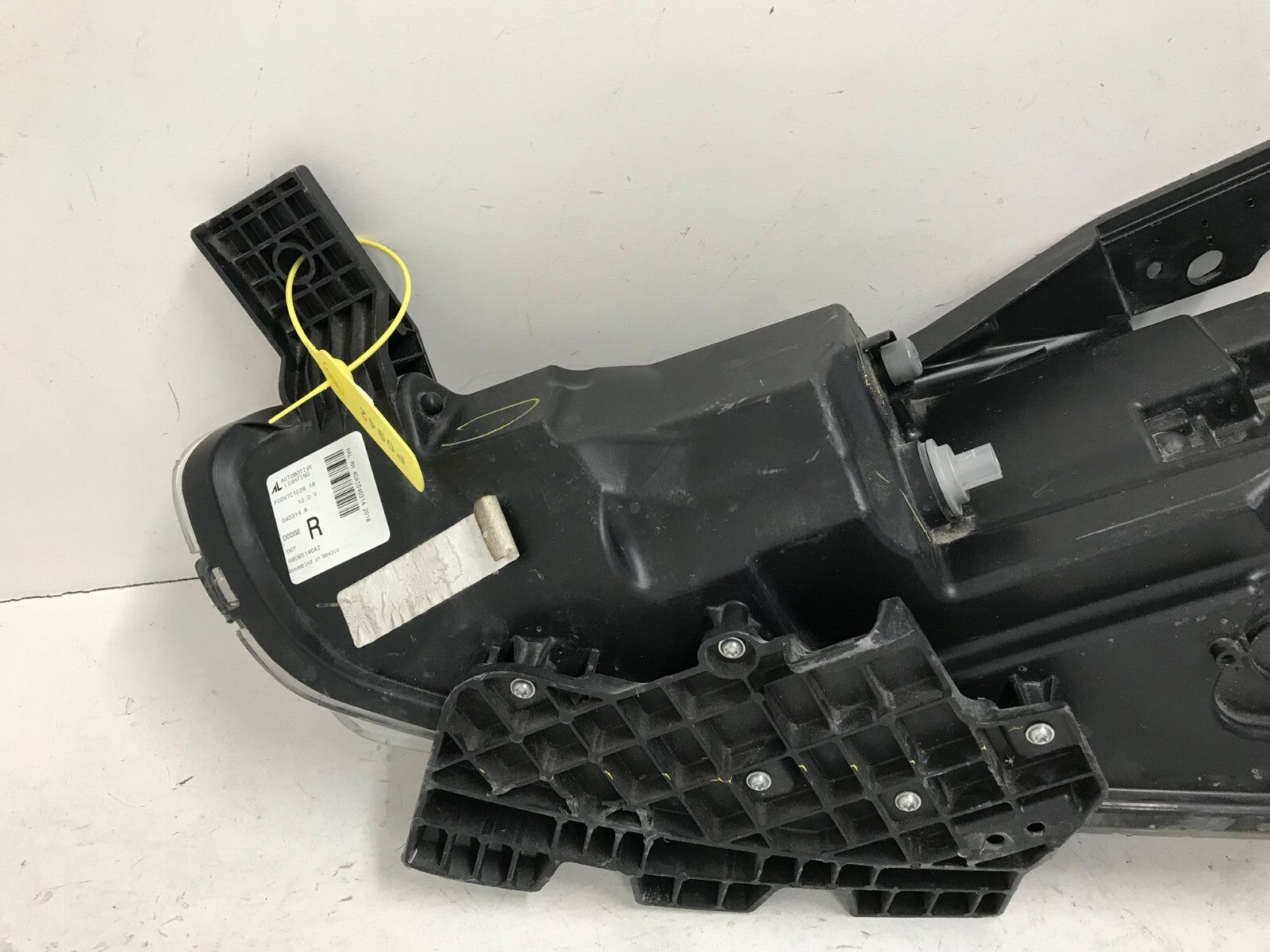 Headlight Damaged Right passenger RH 2013-2016 Dodge Dart 68085140AI OEM