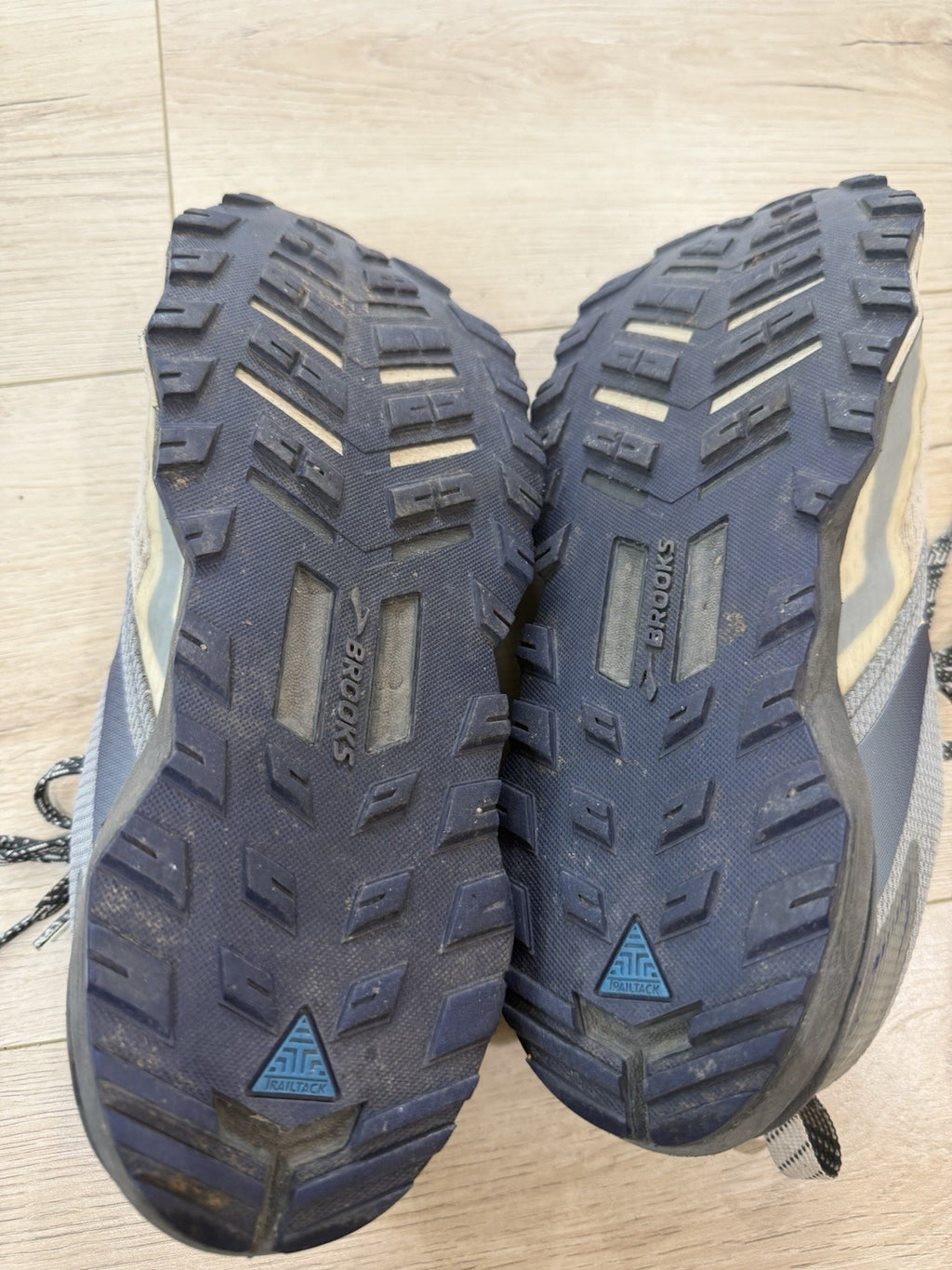 Brooks TRAIL Running Shoes White / Blue  Size 7