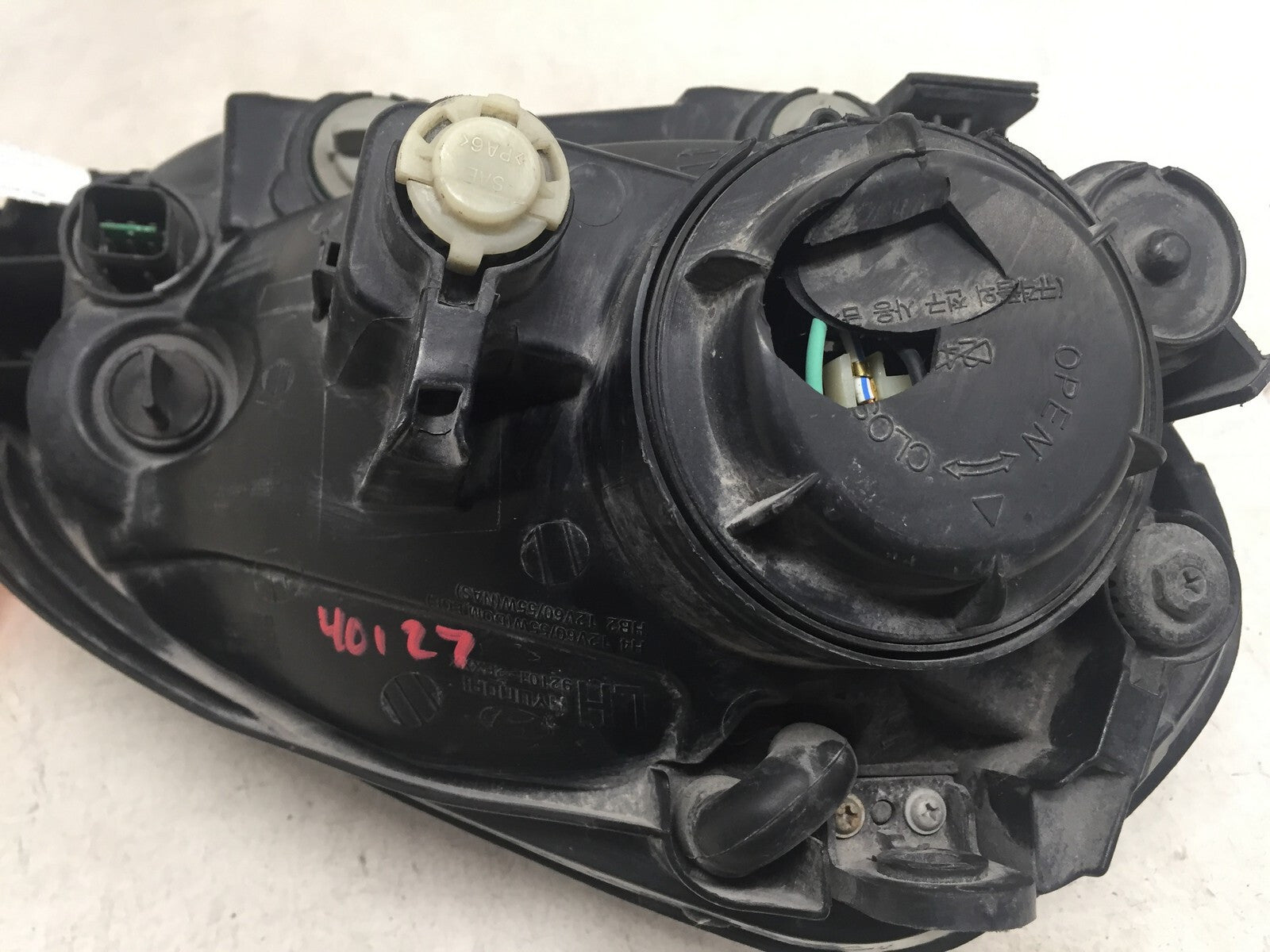 Halogen Headlamp Left Driver LH Hyundai Tucson 2005-2008 92101-2E050 OEM