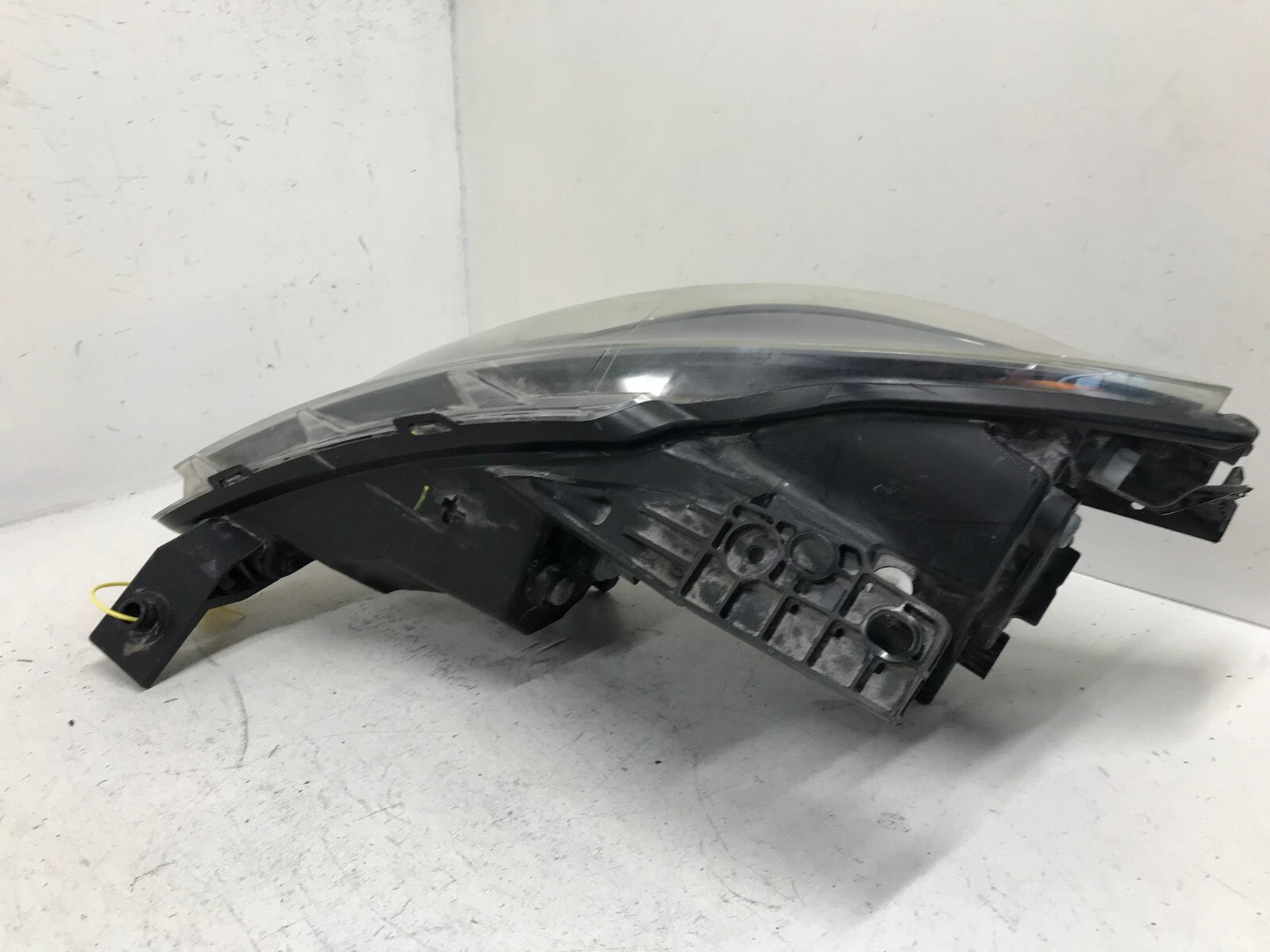 Headlight Damaged Right passenger RH 2013-2016 Dodge Dart 68085140AI OEM