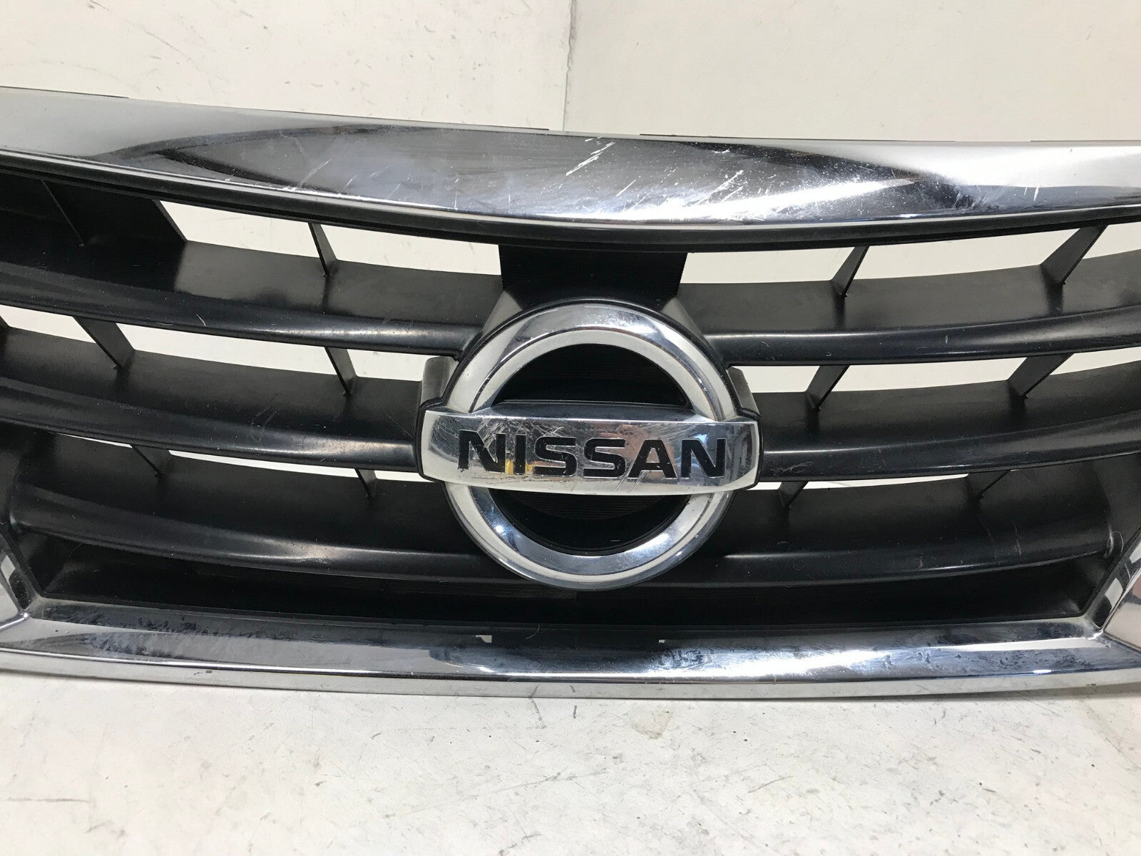 Grill Grille 15-19 Nissan Versa Sedan 62310-9KM0A OEM