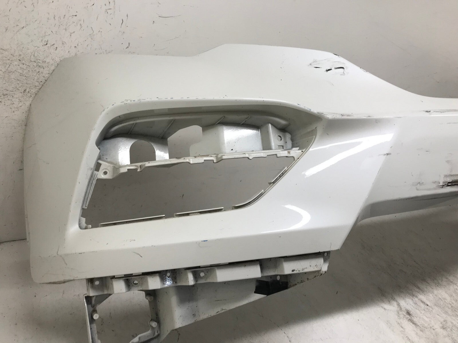 Front Bumper Cover White Honda Pilot LX/EX/EX-L/Elite 16-18 71101-TG7-A000 OEM