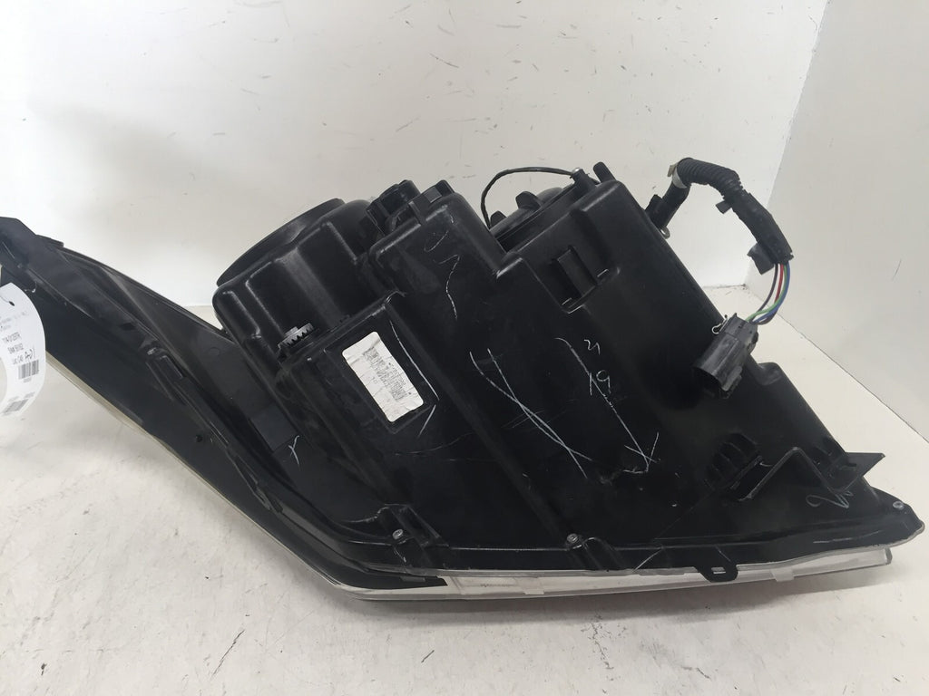 Halogen Headlight Damaged Rigt Passenger Cadillac SRX 2010-2013 22853873 OEM