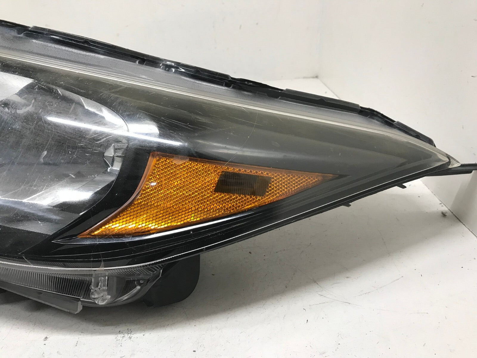 Headlight Damaged Driver Left LH Honda HRV HR-V 2016-2018 33150T7SA01 OEM