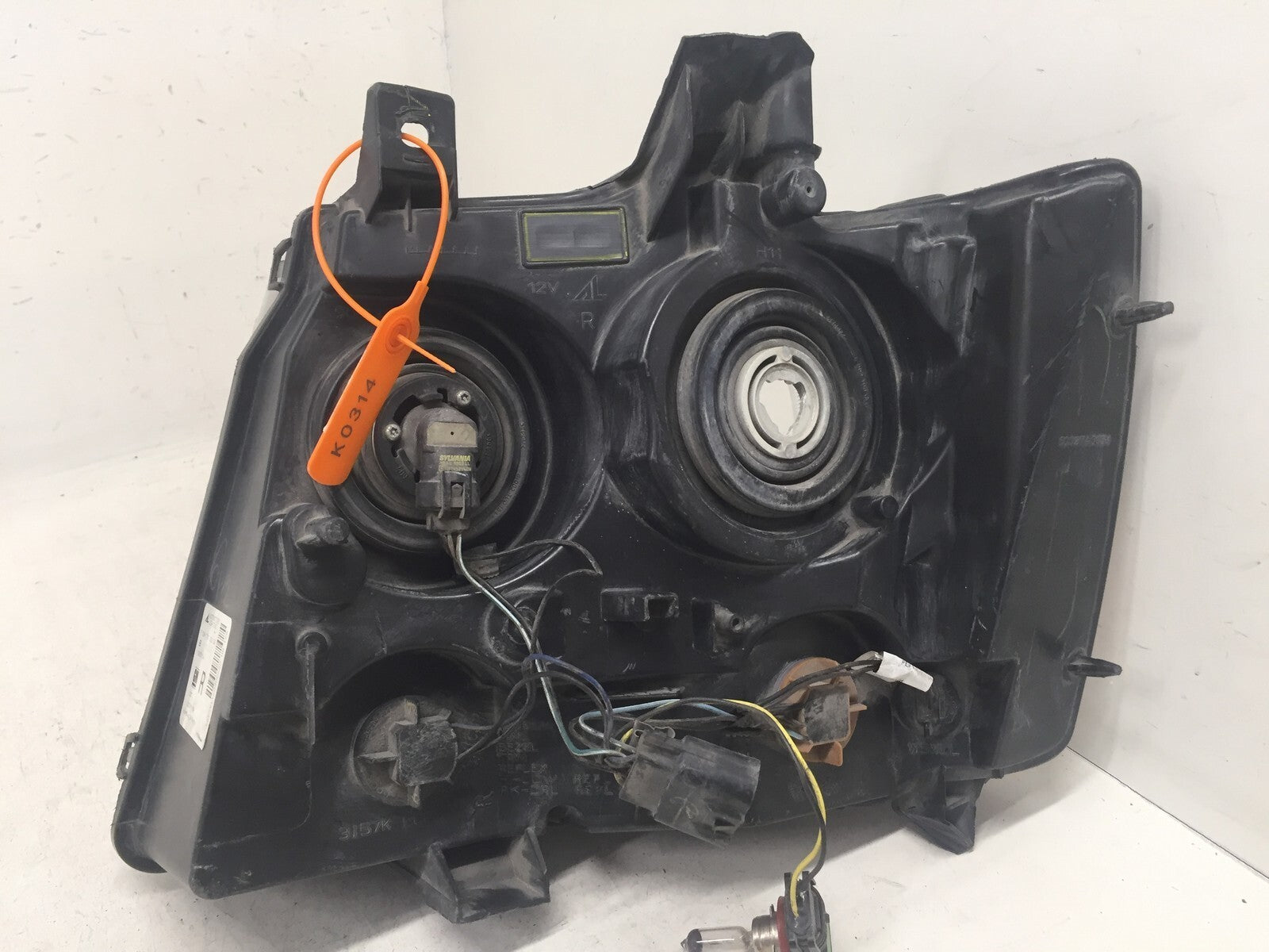 Headlight Damaged Right RH Chevy Suburban Tahoe Avalanche 2007-2014 20760579 OEM