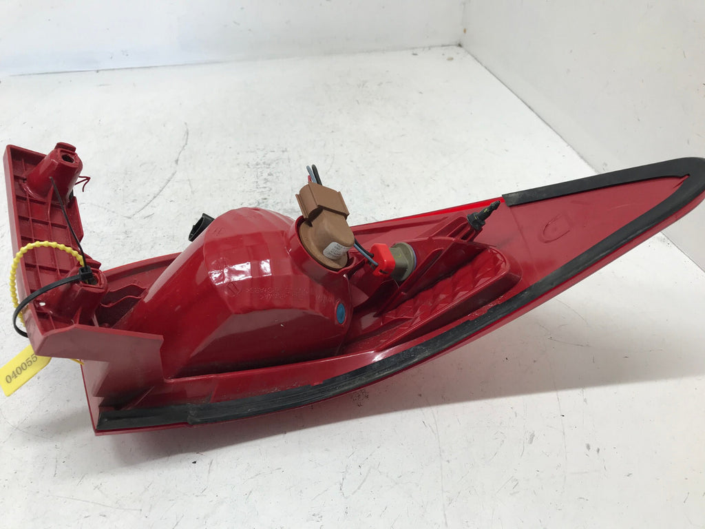 Tail light Damaged Right RH Passenger Chevy Traverse 2009-2012 15912686 OEM