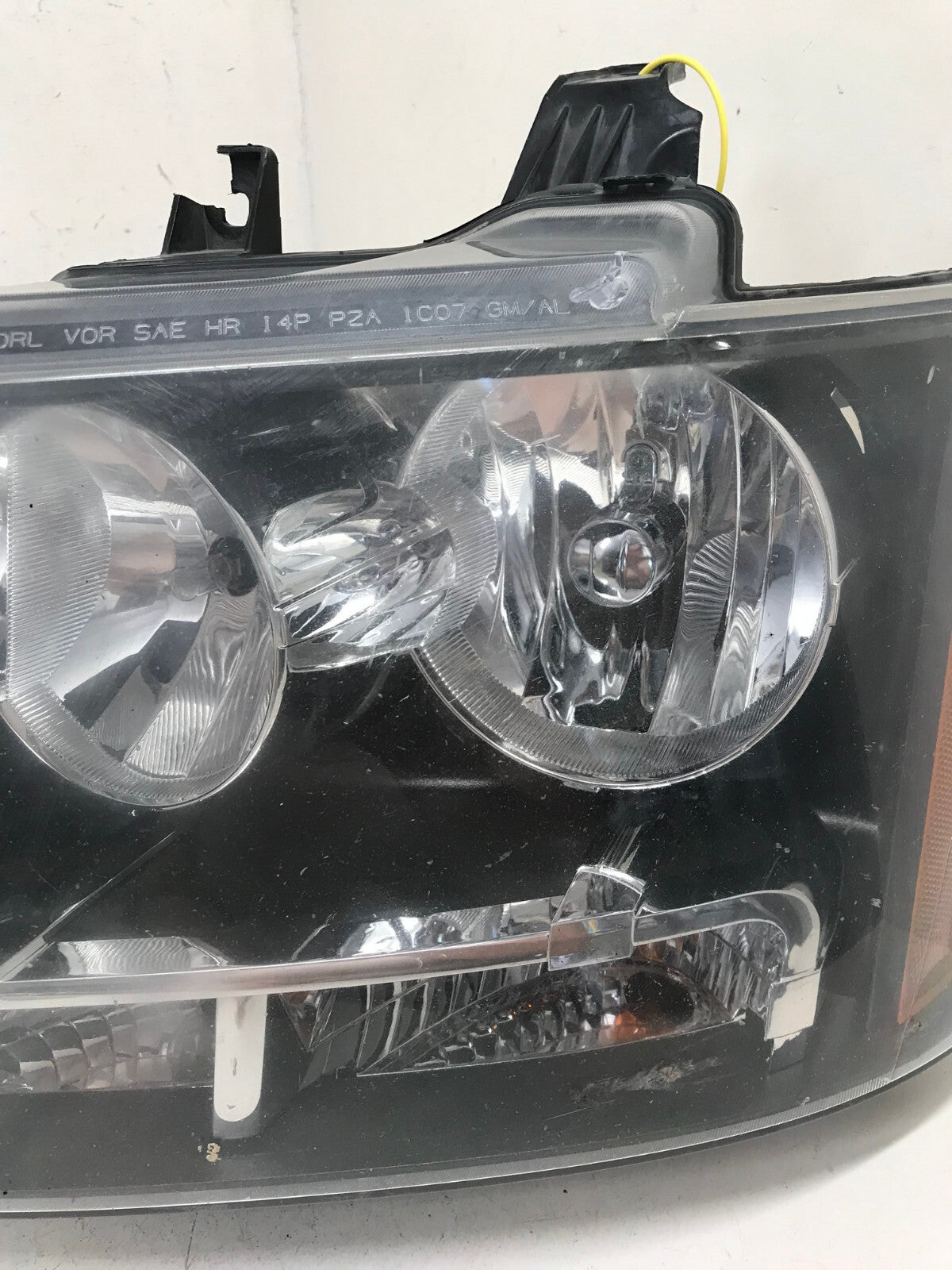 Headlight Damaged LH Driver 2007-2014 Chevy Tahoe Suburban 1500 22853025 OEM