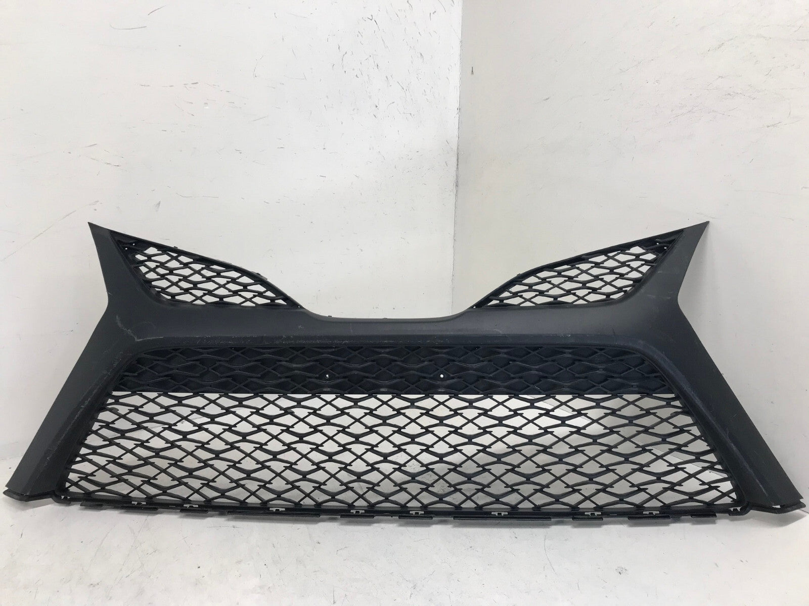Lower Grill Grille Toyota Camry SE XSE 2018 2019 2020 52113-06050 OEM