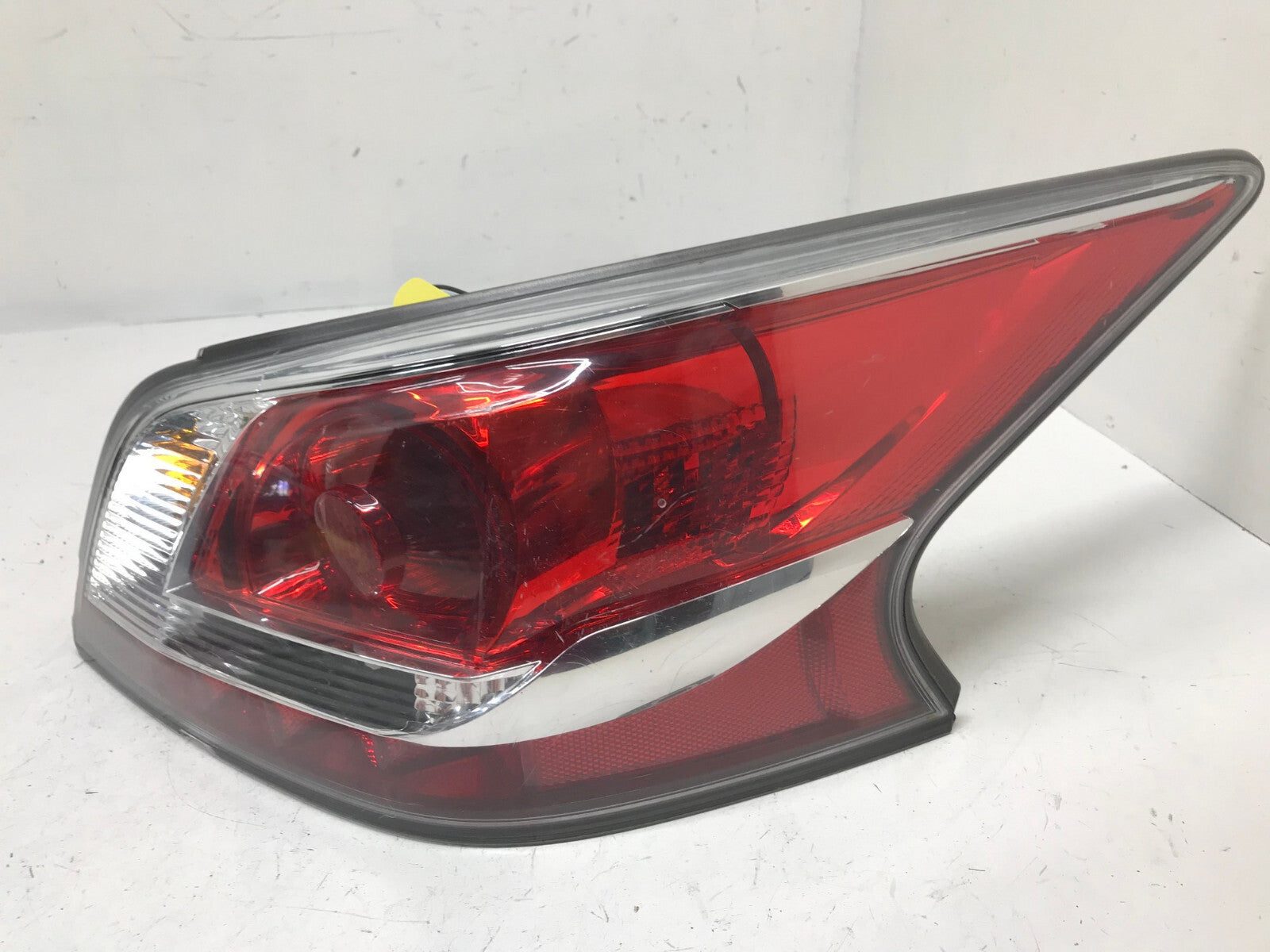 Tail light Damaged Right RH Passenger 2014-2015 Nissan Altima 265509HM0A OEM