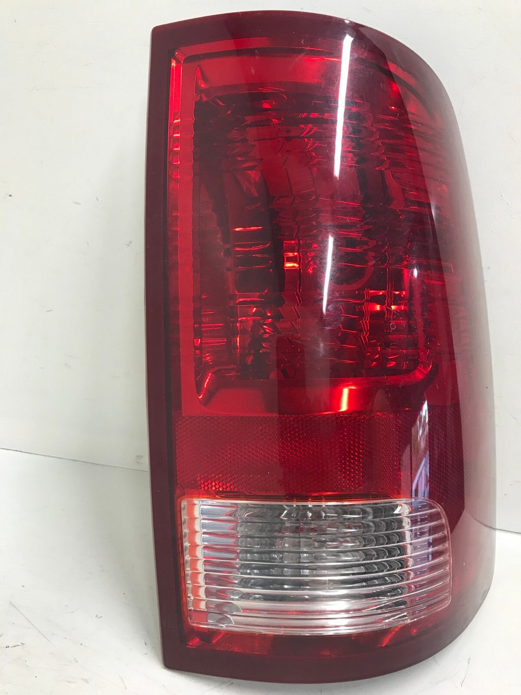 Tail light Damaged RH Right Dodge Ram 1500 2500 3500 2009-2018 55277414AA OEM