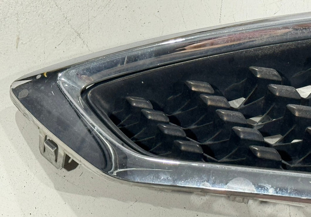 Grill Grille Black/Silver Trim Mitsubishi Mirage 2017-2020 6402A380 OEM