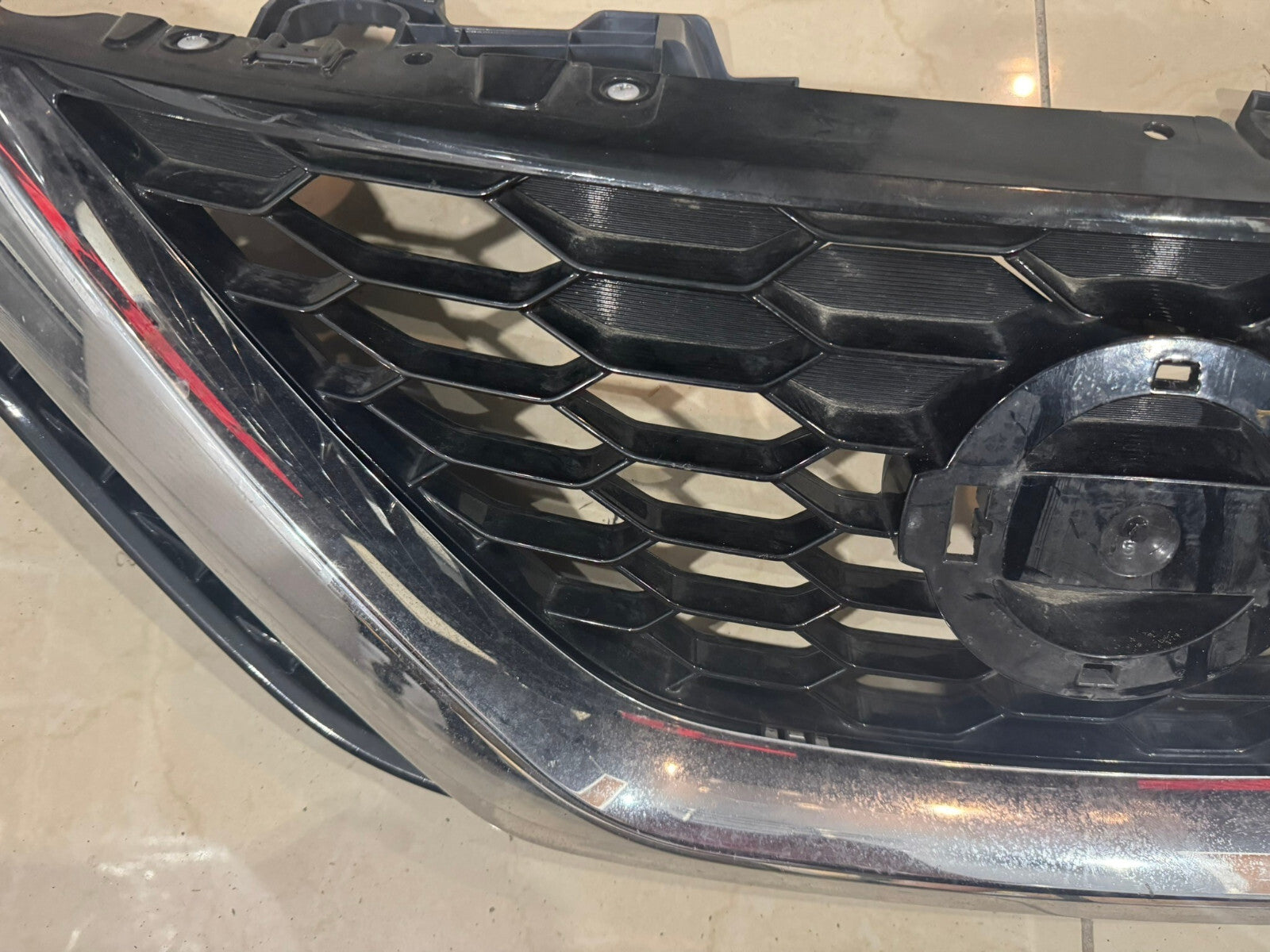 Grill Grille Black/Silver 2016 2017 2018 Nissan Sentra 62310+3yuoa OEM