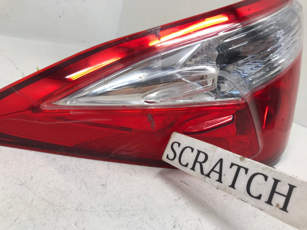 Tail light Damaged LH Driver 17 2018 2019 Toyota Corolla 81550-02B00 OEM