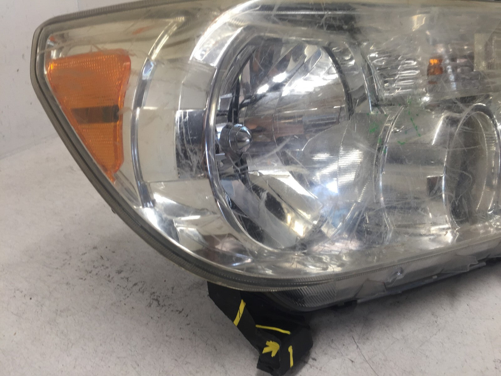 Headlight Damaged Halogen Right Passenger RH Toyota Sequoia Tundra 2008-2013 OEM