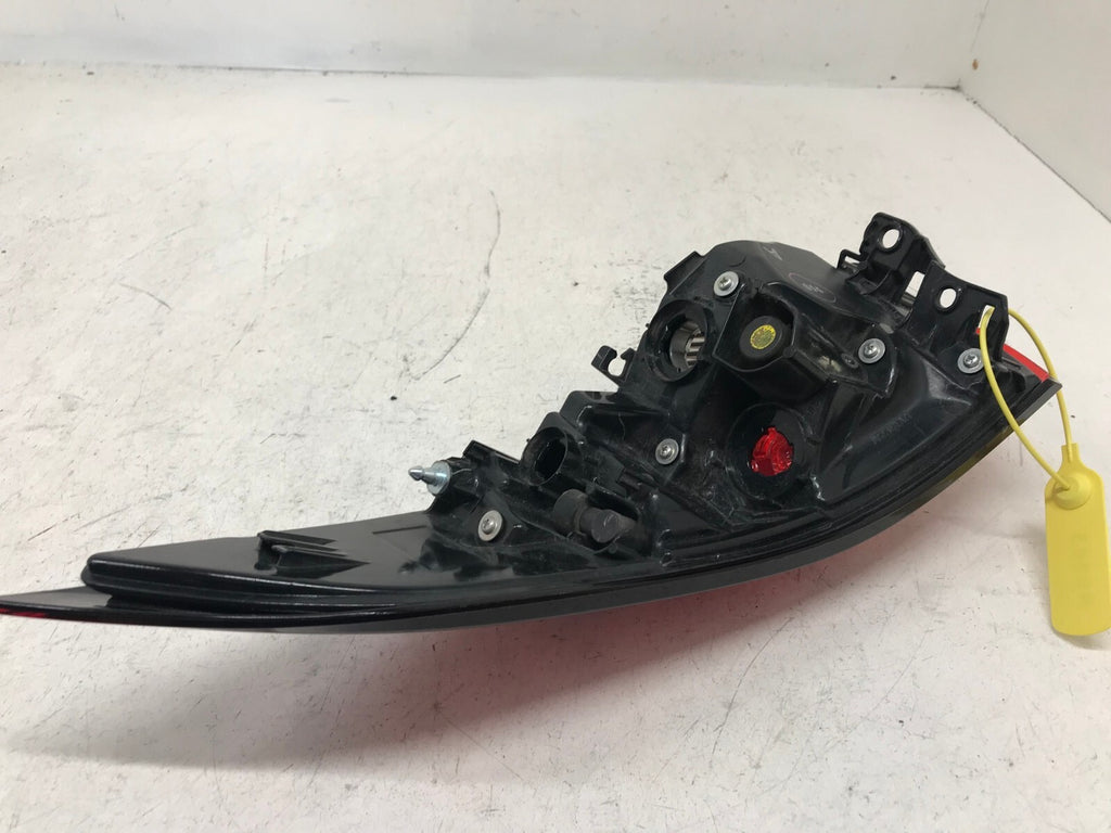 Tail light Damaged Driver LH Left 2020-2021 Toyota Corolla 8156112D10 OEM