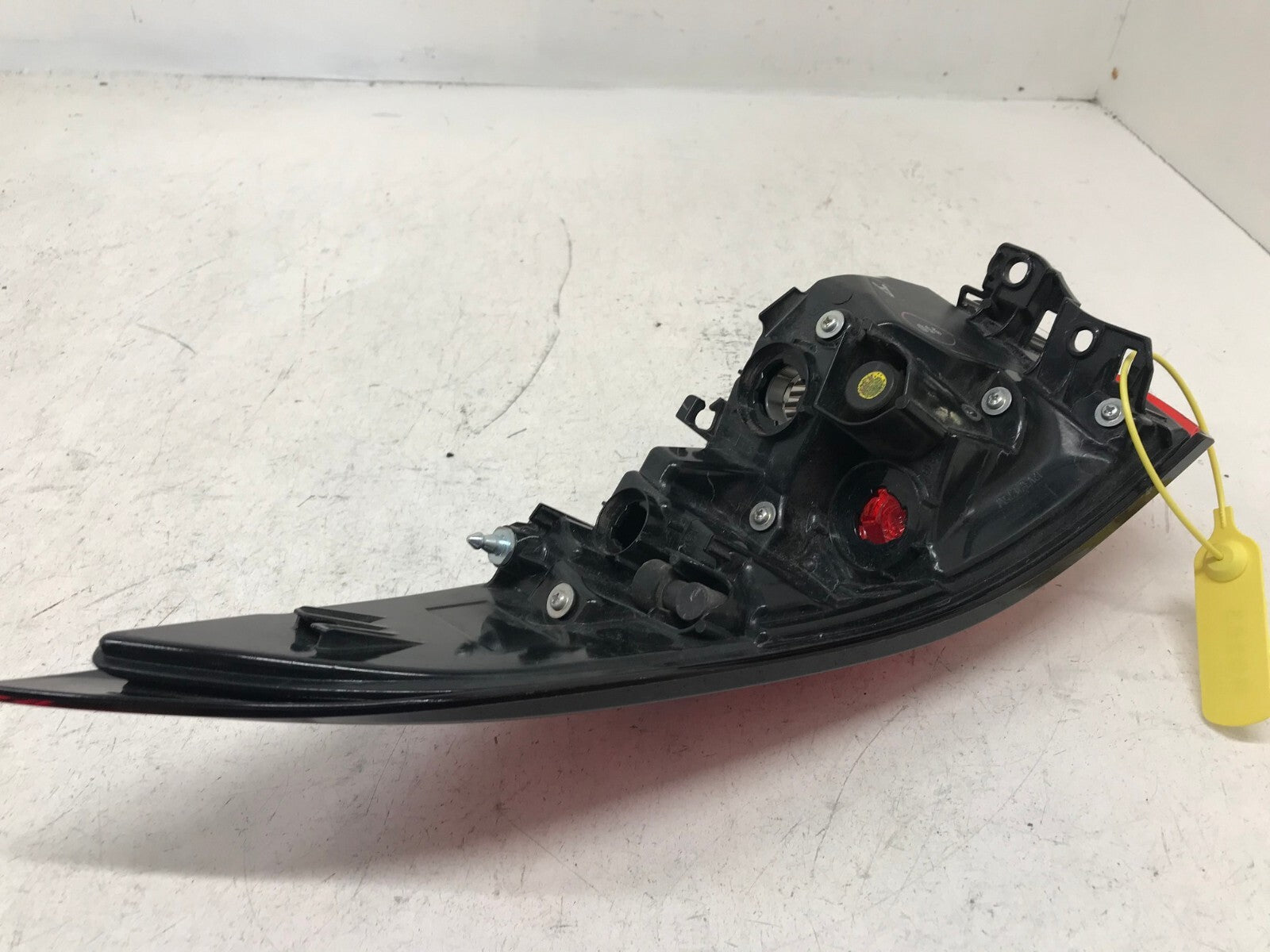 Tail light Damaged Driver LH Left 2020-2021 Toyota Corolla 8156112D10 OEM