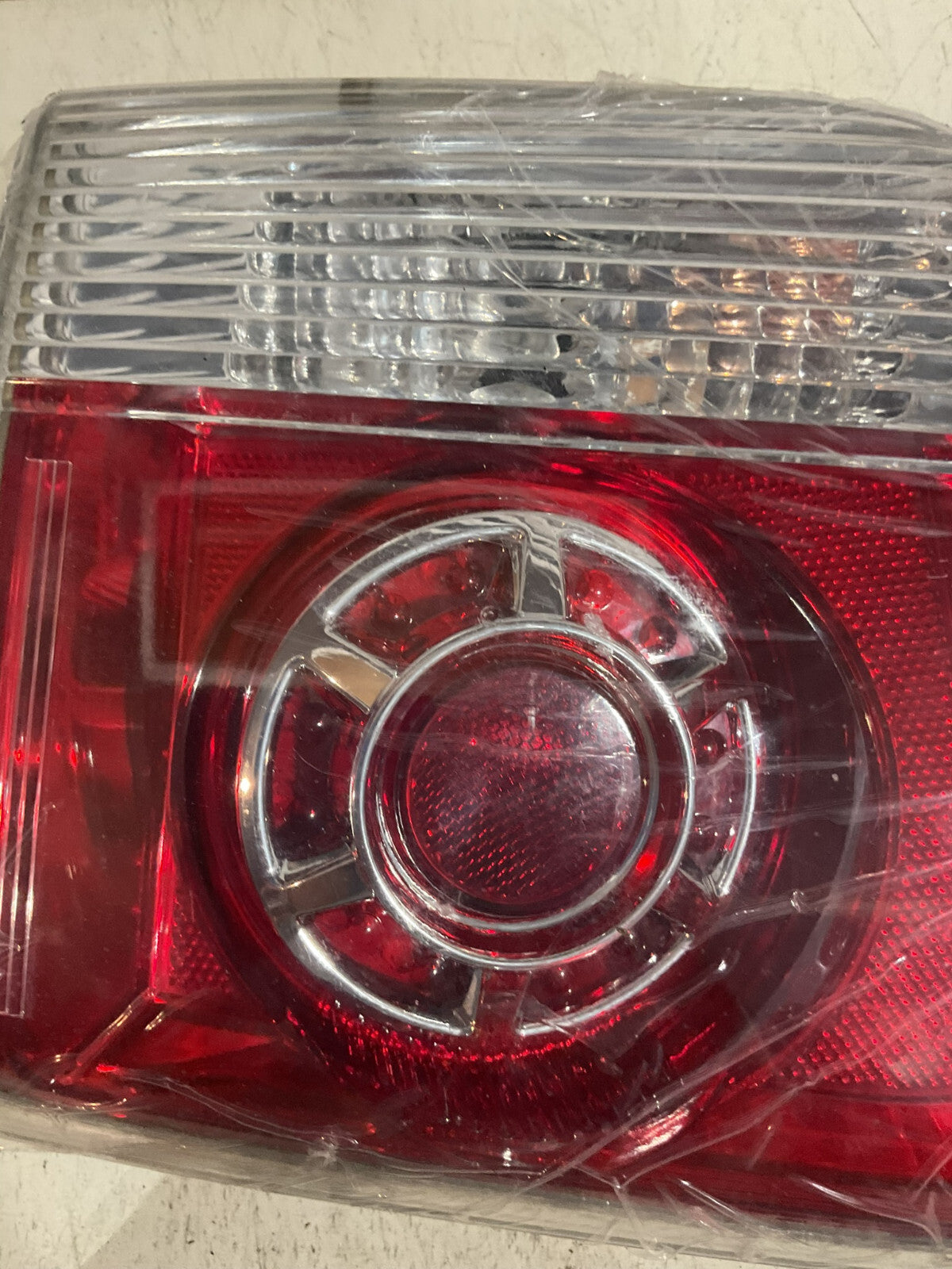Tail light Damaged Right Passenger RH 2007-2012 GMC Acadia 20811961&itmmeta OEM