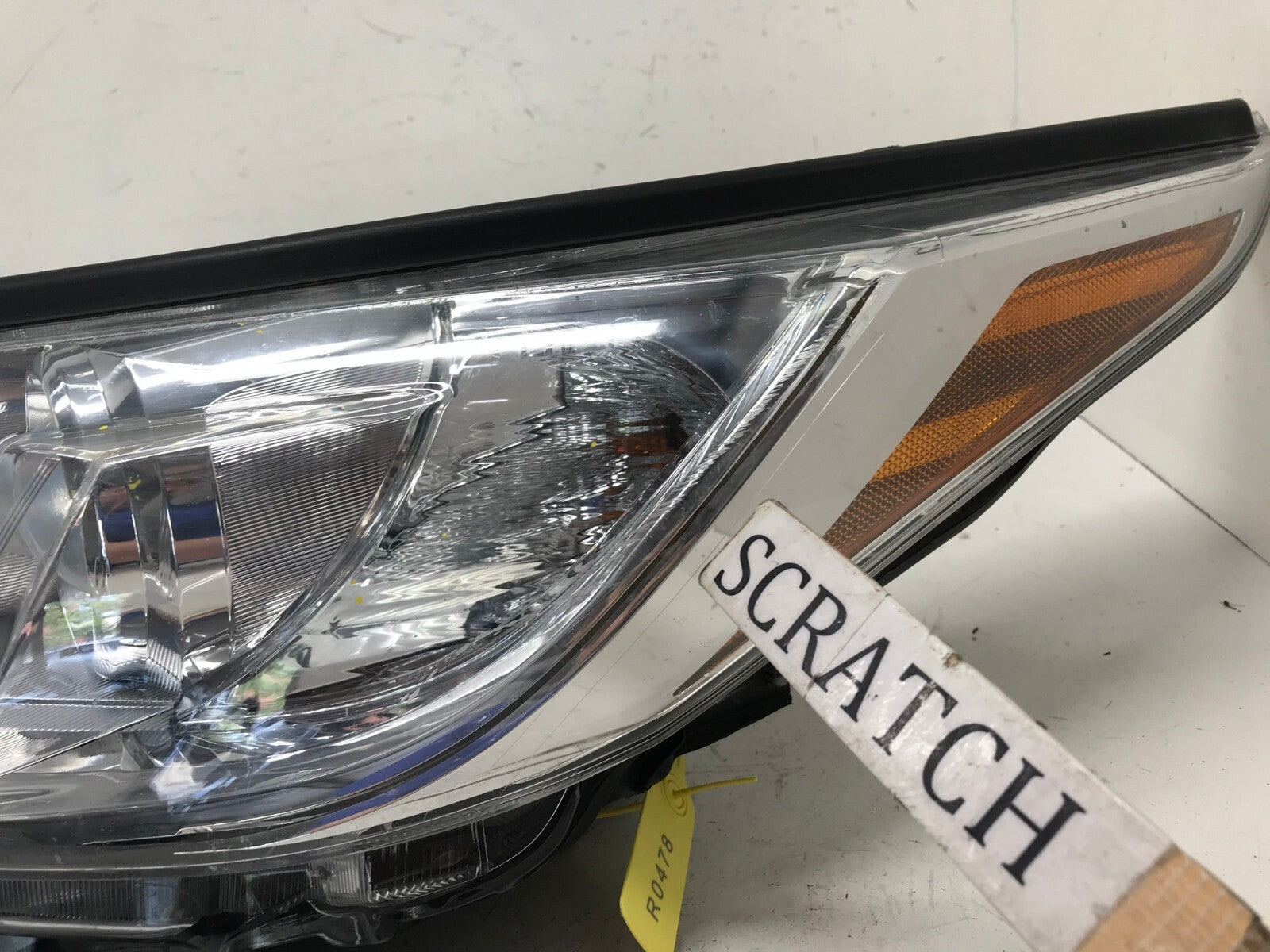 Headlight Damaged Driver LH 2017-2019 Toyota Highlander LE XLE 81150-0E390 OEM