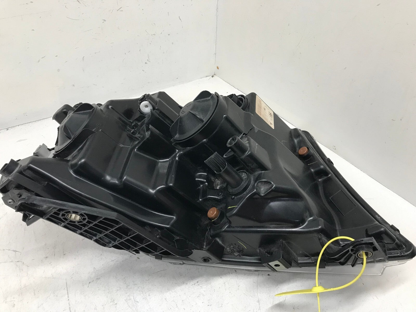 Headlight Damaged Passenger RH Right 19-24 Ram 1500 68316086AJ OEM