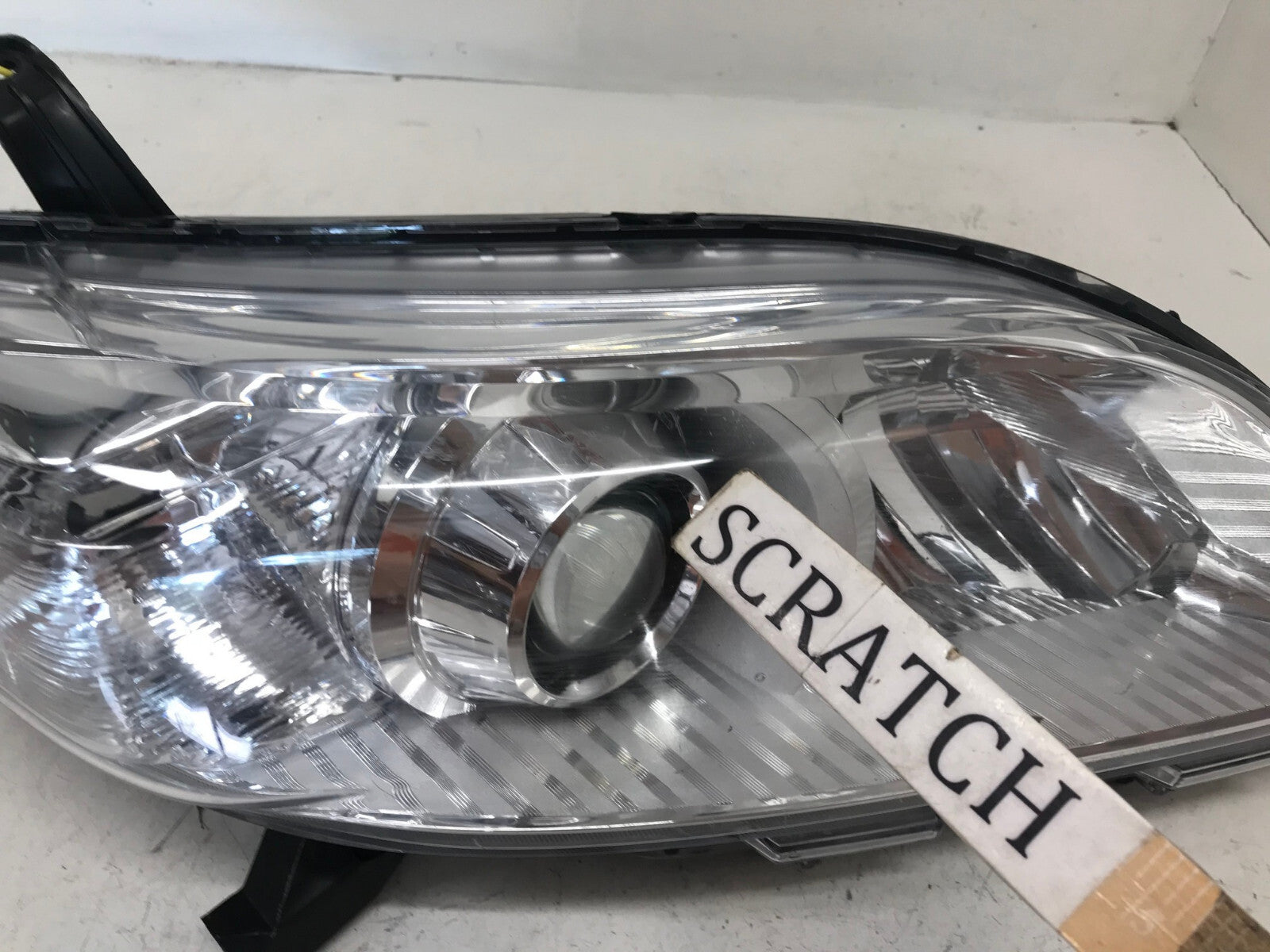 Headlight Damaged Passenger Right RH Toyota Sienna 2011-2013 8111008032 OEM