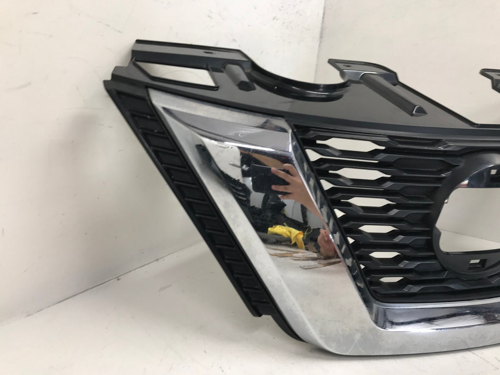 Grille Grill 2016-2018 Nissan Rogue 62310-5HR0A OEM
