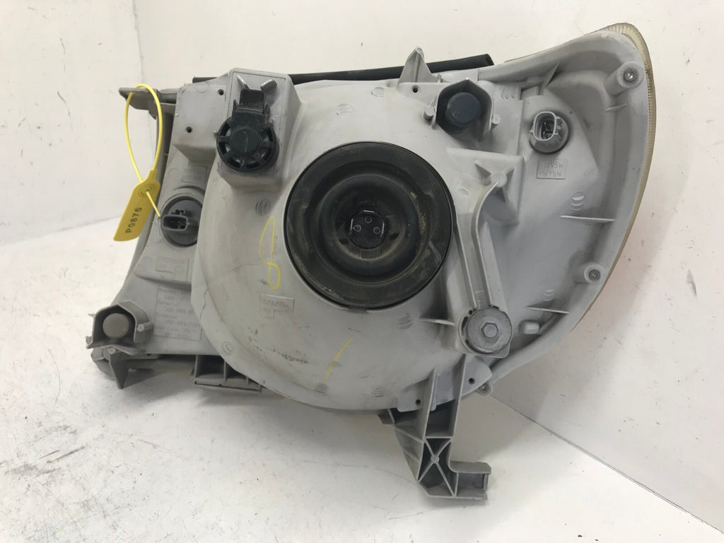 Headlight Damaged passenger RH 05-11 Toyota Tacoma Pickup Truck 81110-04160 OEM