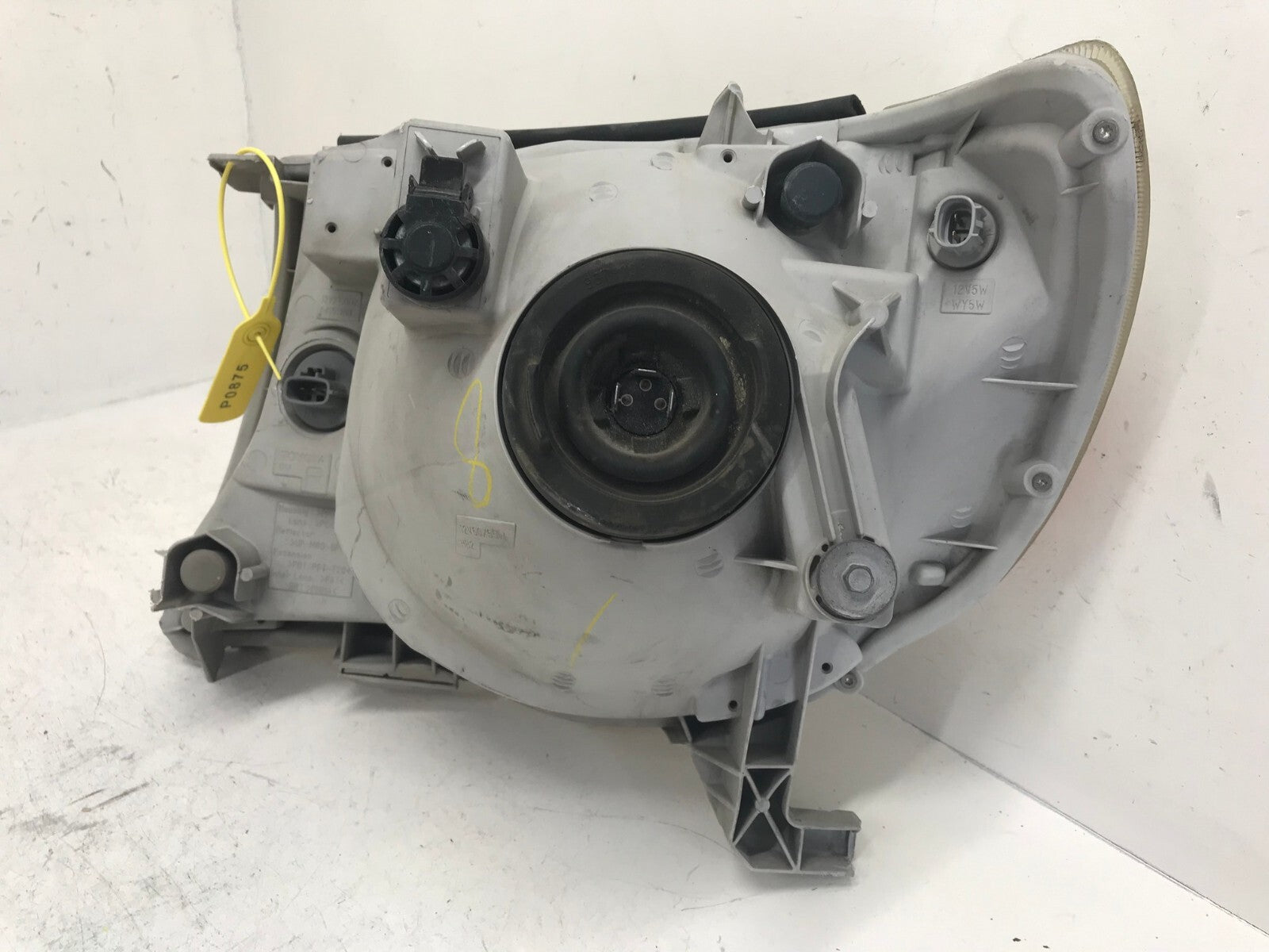Headlight Damaged passenger RH 05-11 Toyota Tacoma Pickup Truck 81110-04160 OEM