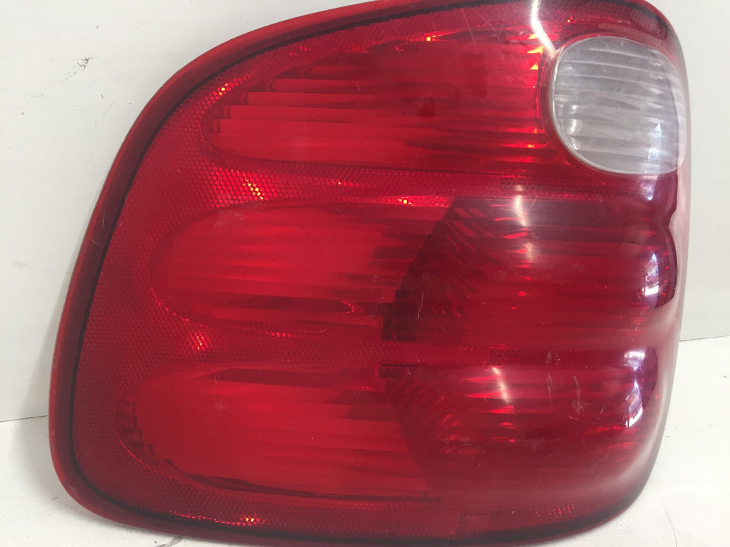 Taillight Damaged Tail Lamp Driver Rear Left LH Ford Pickup Truck F150 00-04 OEM