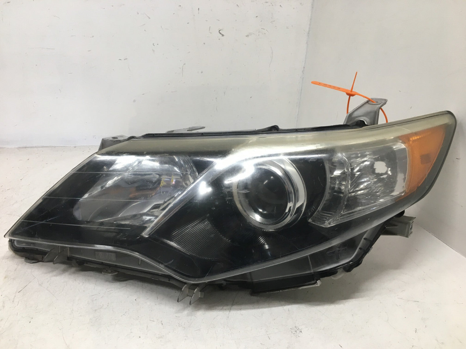 Projector Headlight Damaged Lft Driver LH Toyota Camry SE 12-14 81150-06800 OEM
