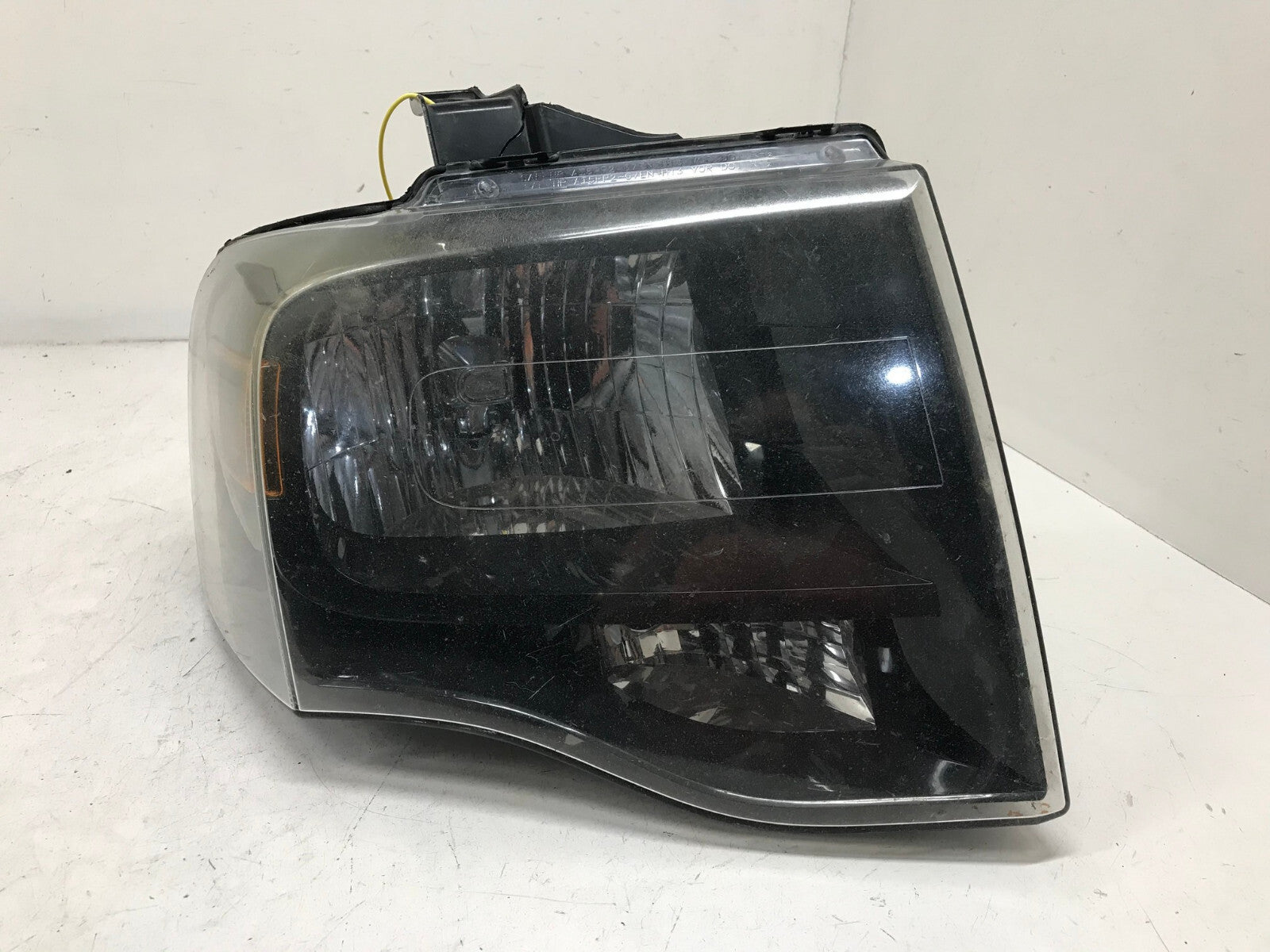 Headlight Damaged Halogen LH Driver Ford Expedition 2007-2014 44ZH-1860-A OEM