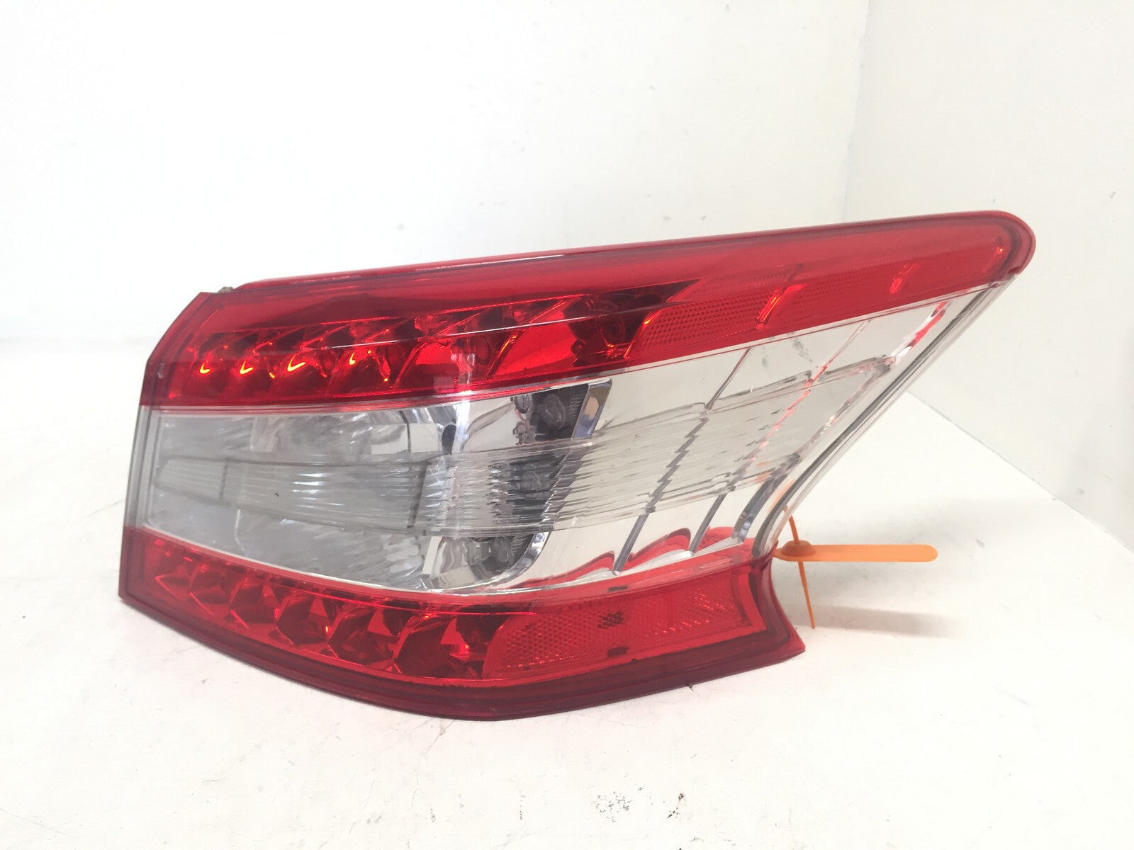 Tail light Damaged Passenger Side RH 2013 2014 2015 183446-02 OEM