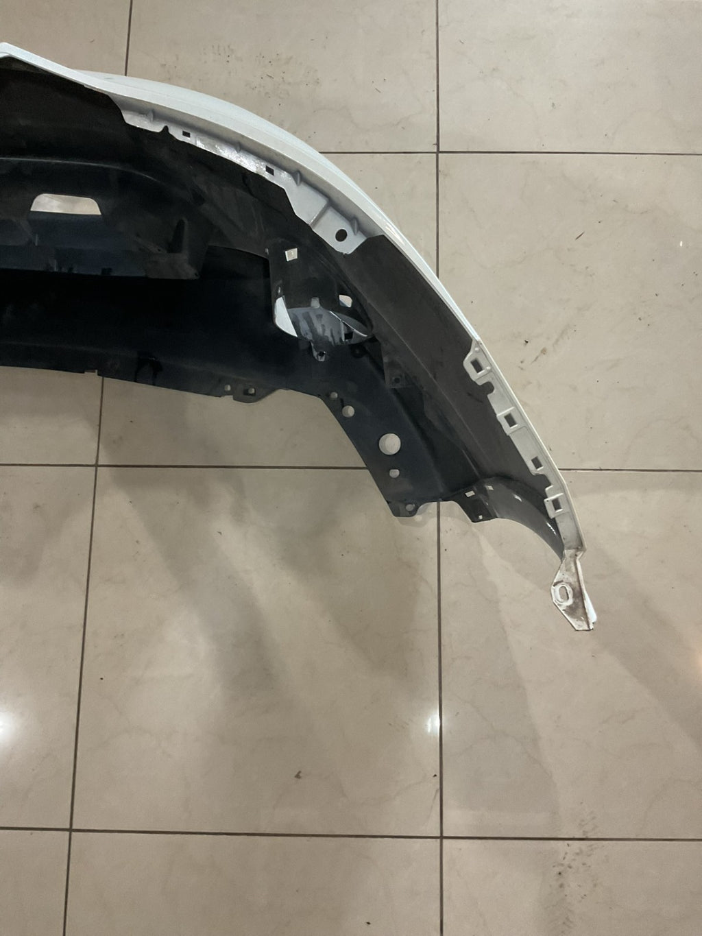 Front Bumper Cover White Nissan Rogue Sport 2017-2019 62022+6ma0h OEM