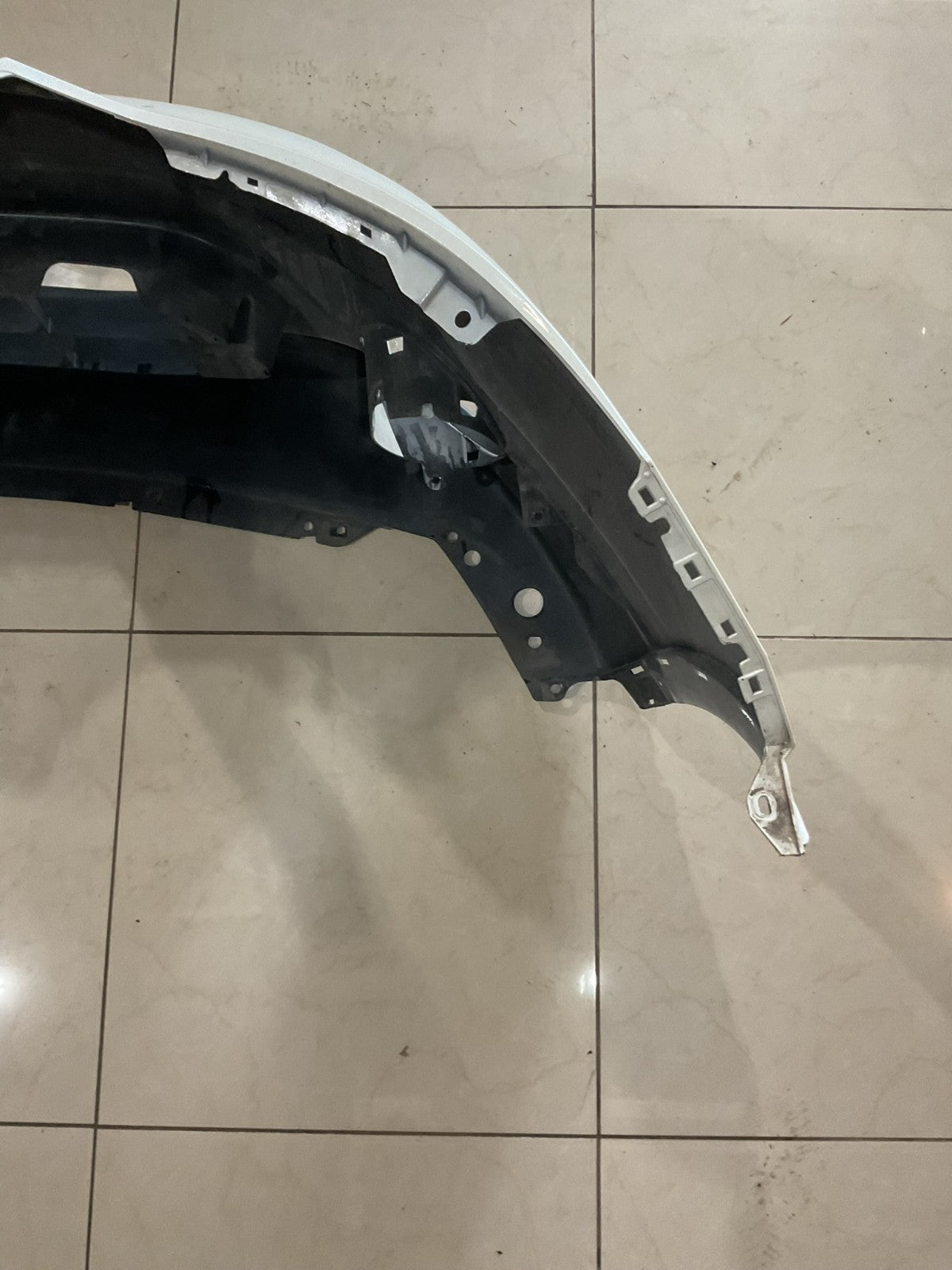 Front Bumper Cover White Nissan Rogue Sport 2017-2019 62022+6ma0h OEM