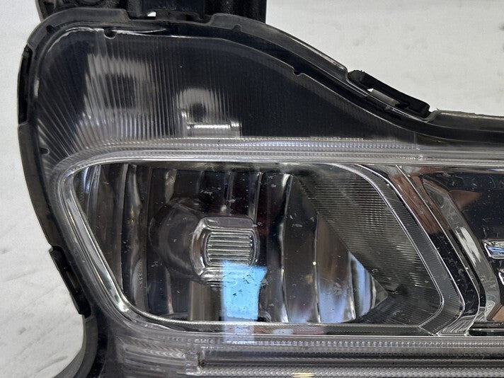 Fog Light Left Driver LH Damaged Hyundai Santa Fe Sport 17 2018 92201-4Z510 OEM
