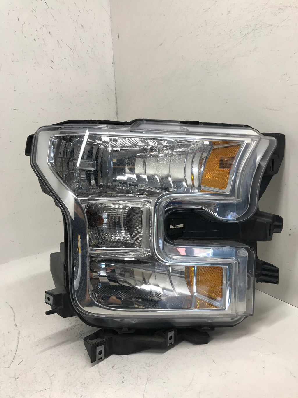 Headlight Damaged Halogen RH Passenger Ford F150 2015 2016 2017 FL34-13005-A OEM