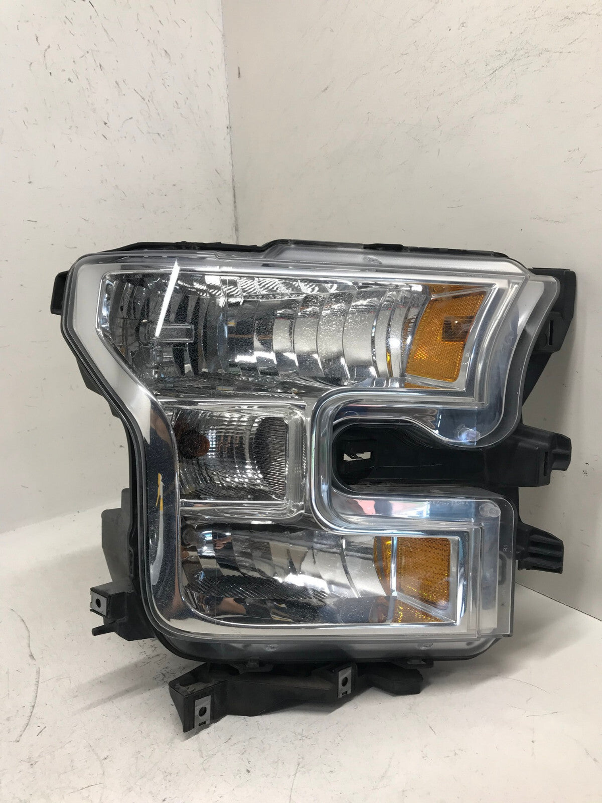 Headlight Damaged Halogen RH Passenger Ford F150 2015 2016 2017 FL34-13005-A OEM