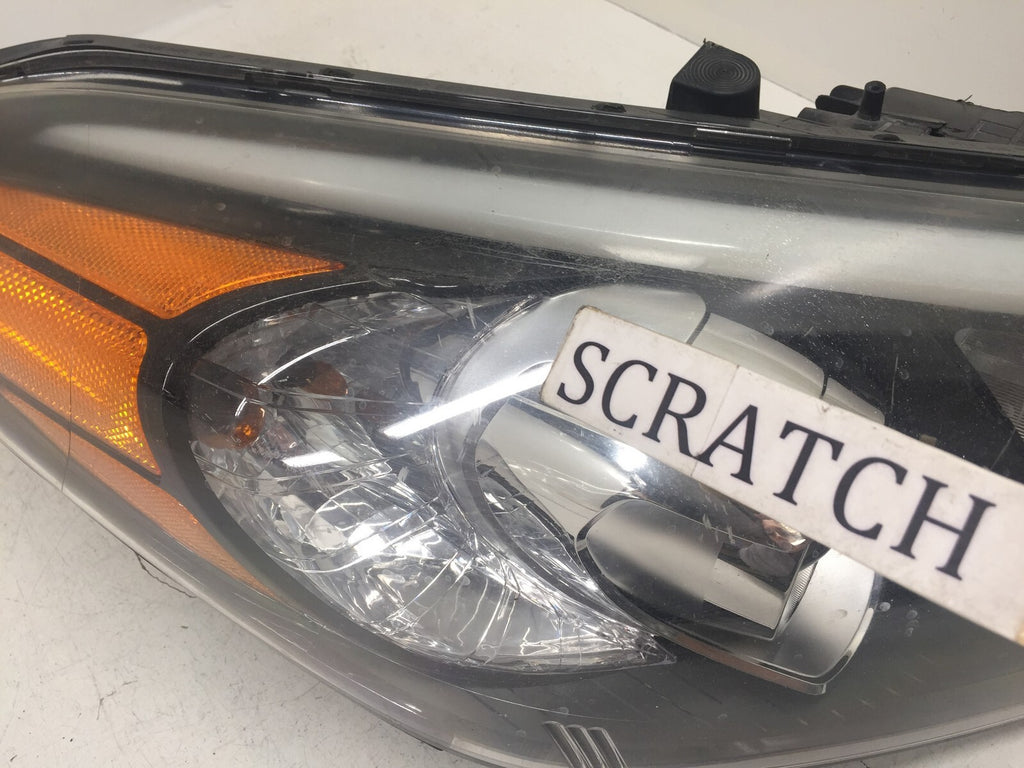 Xenon Headlight Damaged Lamp Right Passenger RH Kia Forte 2014-2016 92102-A7 OEM