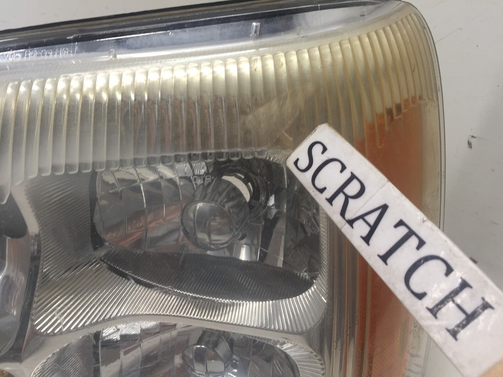Headlight Damaged Driver Left LH Cadillac Escalade EXT 2003-2006 21995477 OEM