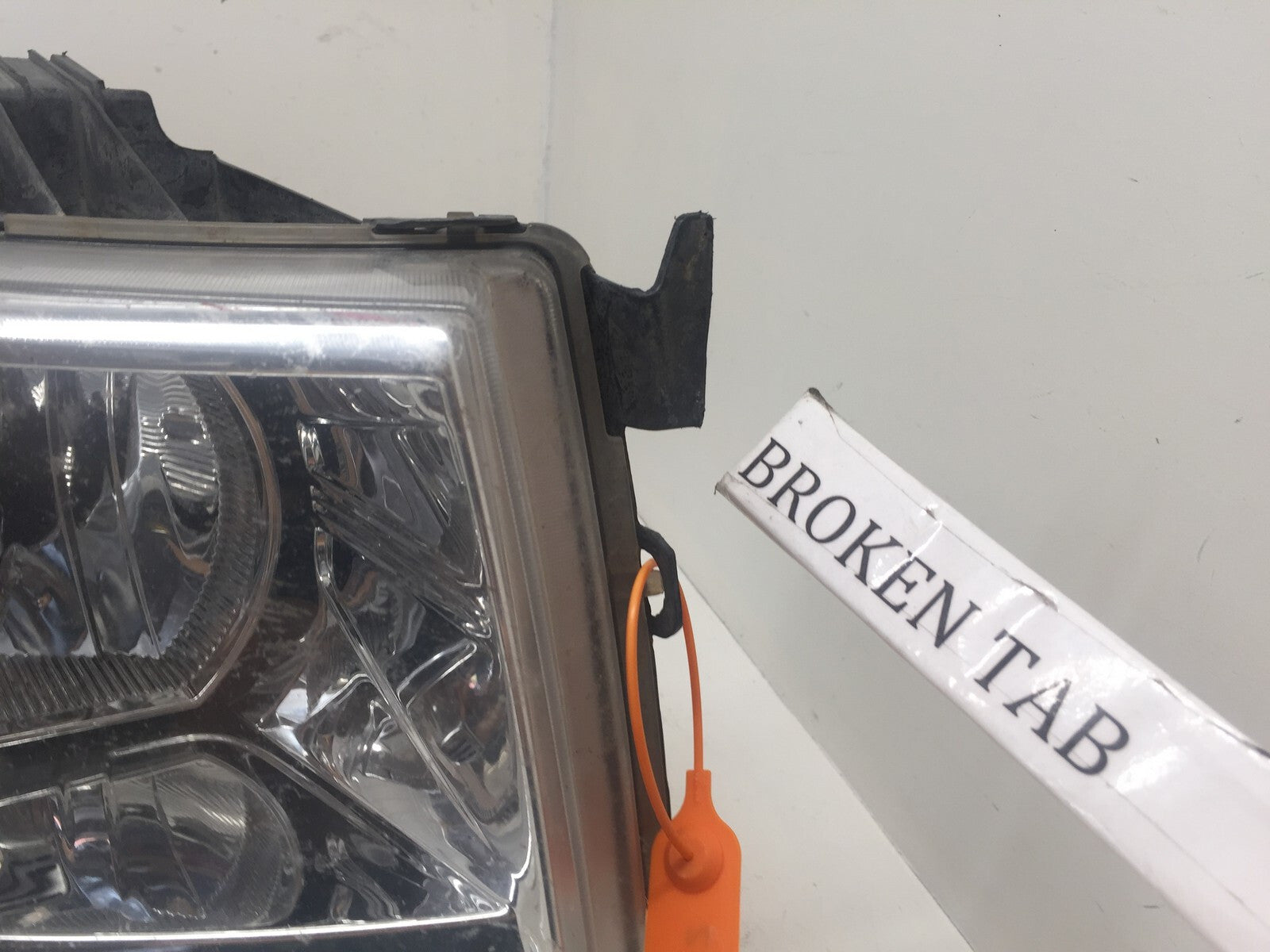 Headlight Damaged Rights RH Chevy Silverado 1500 2500 3500 07-13 22853028 OEM