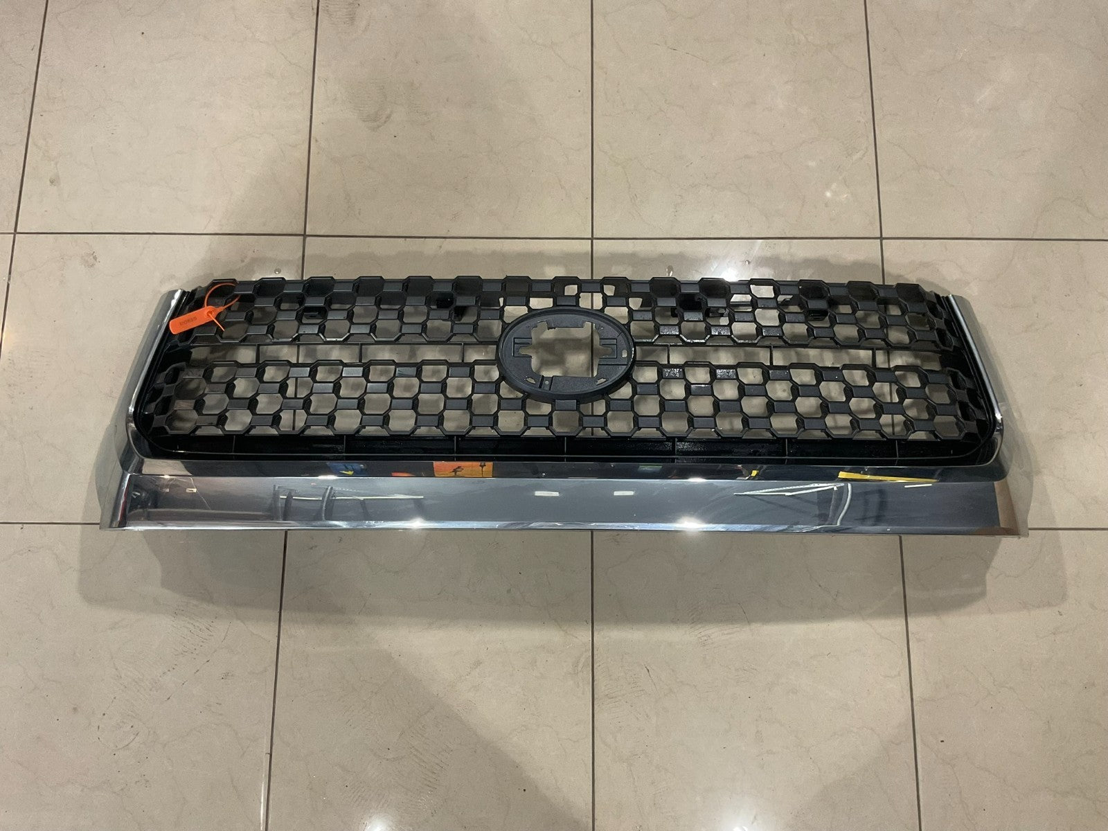 Grill Grille Black/Silver 2018 2019 2020 Toyota Tundra SR5 53285+0c010 OEM