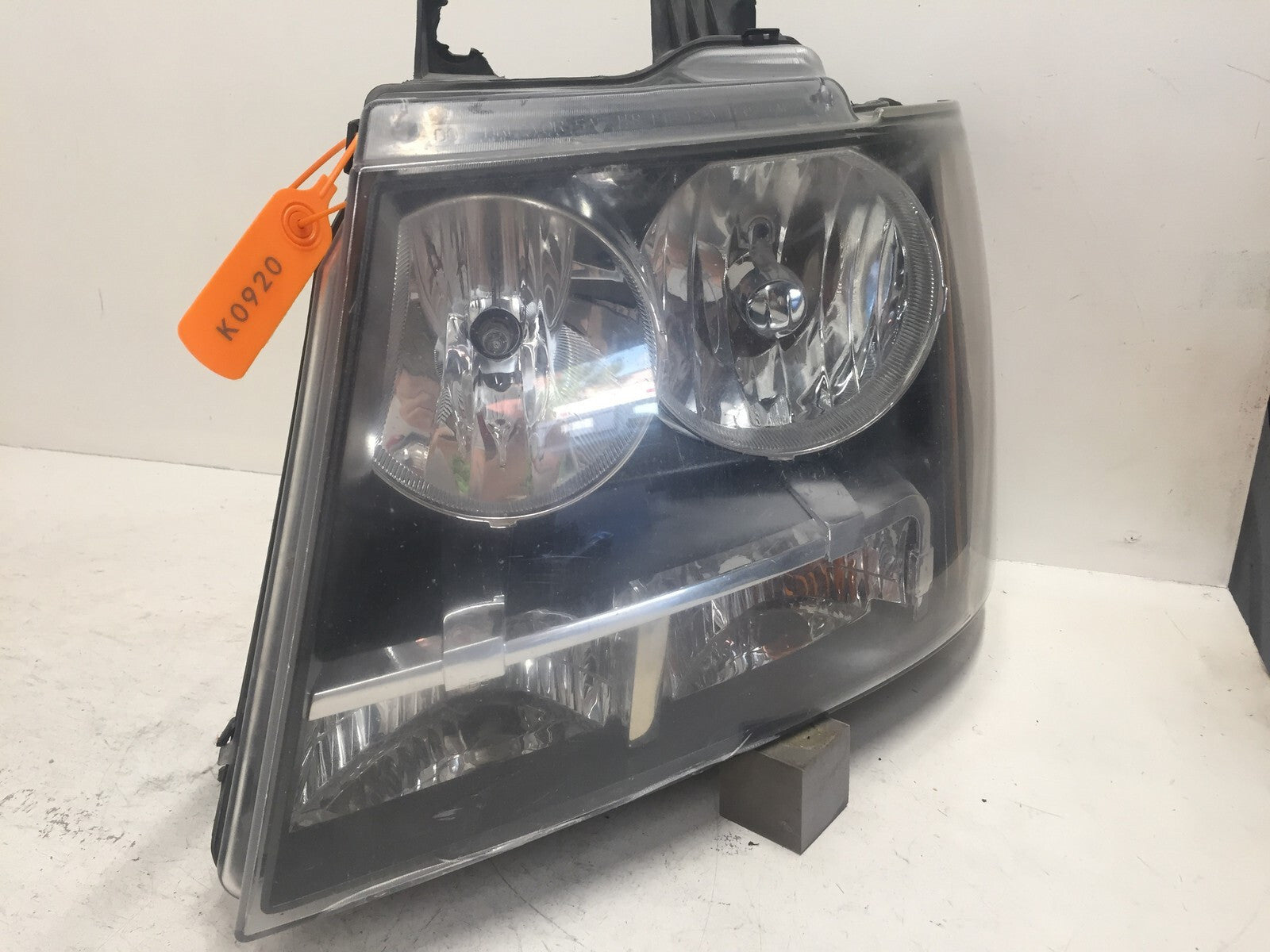 Headlight Damaged Headlamp LH Driver Chevy Tahoe Suburban Avalanche 07-2014 OEM