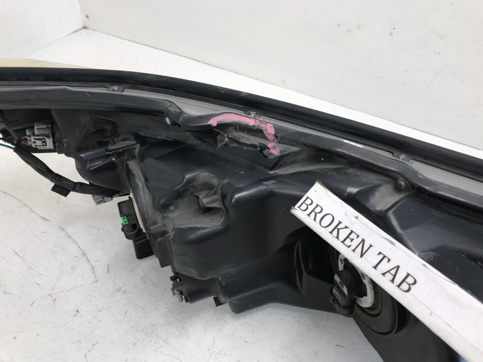 Headlight Damaged Driver LH 2014 2015 2016 Toyota Highlander 3.5L 81110-E250 OEM